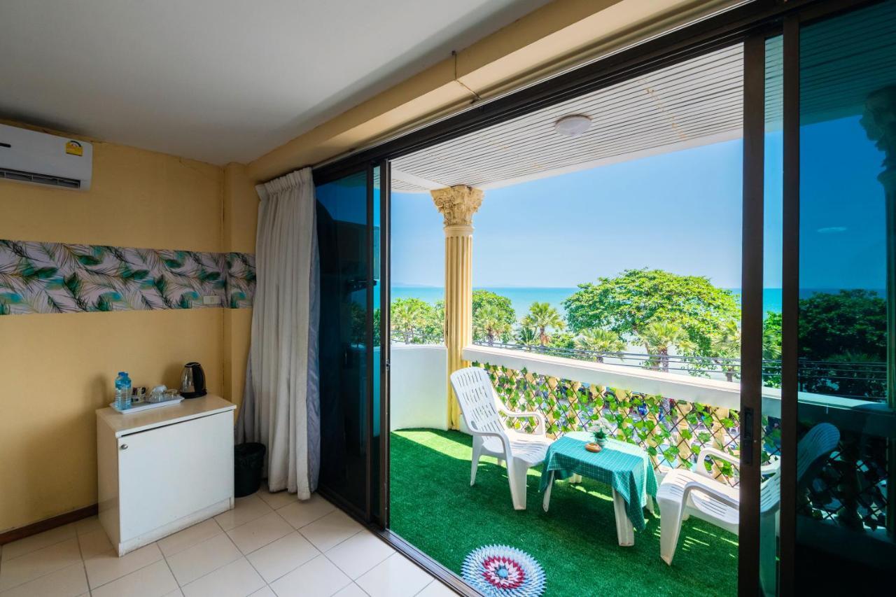 Deluxe Kamer met Queensize Bed en Uitzicht op Zee