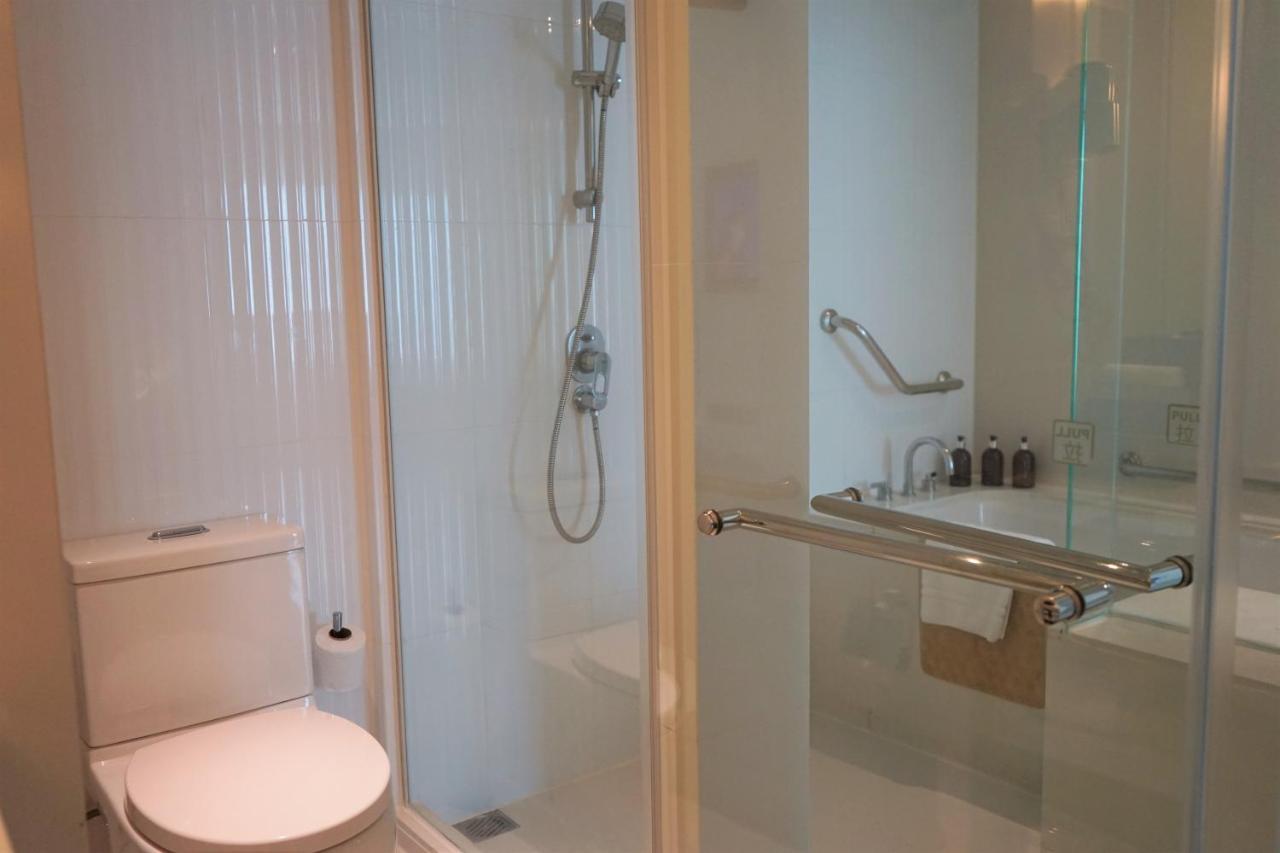 Deluxe One-Bedroom Suite