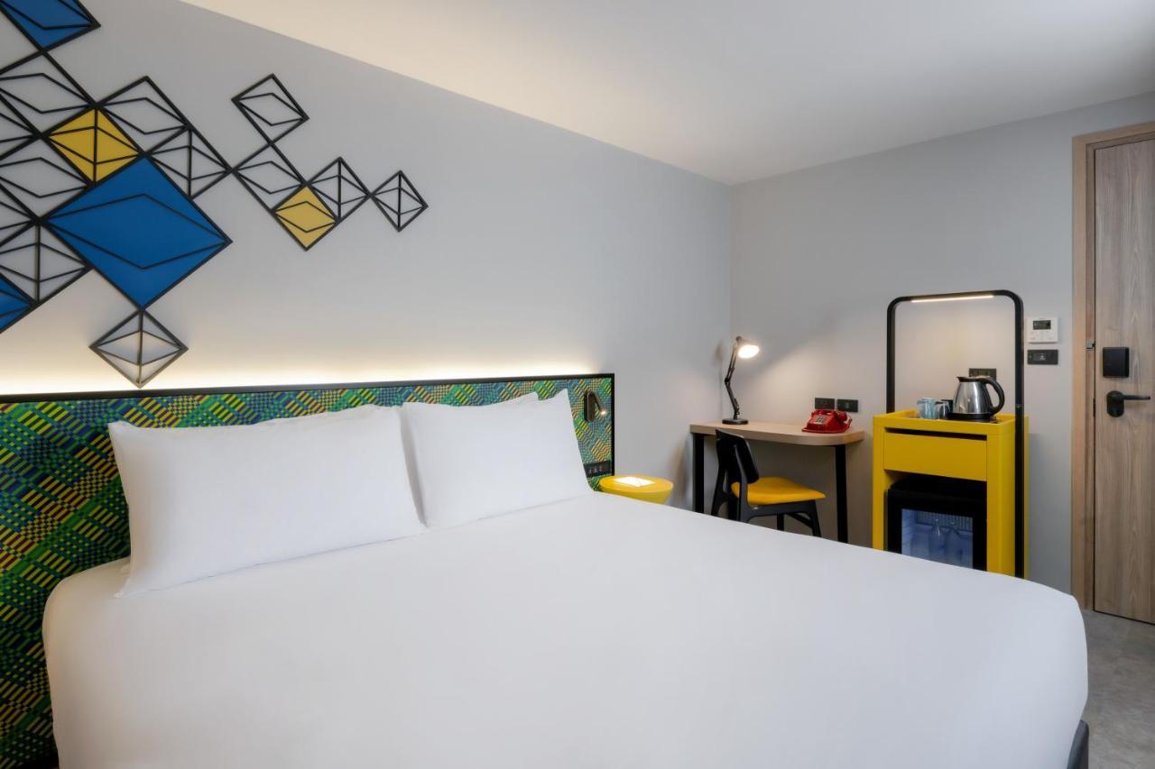 Premium King Room with Balcony,1399866728:JPEG