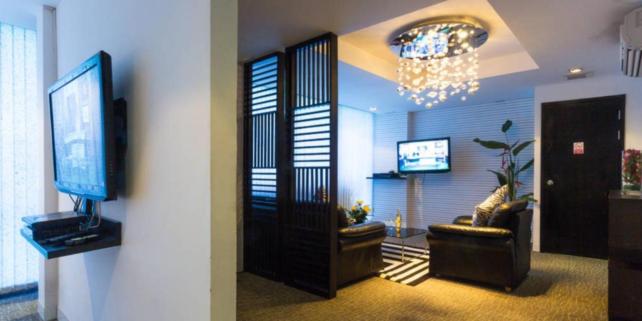 Deluxe King Suite