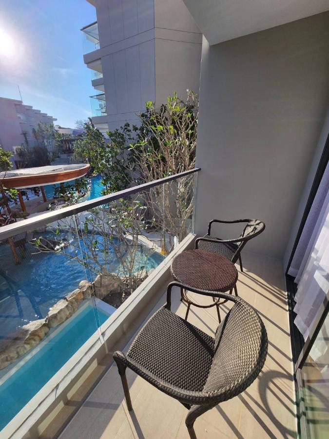 Deluxe Pool View