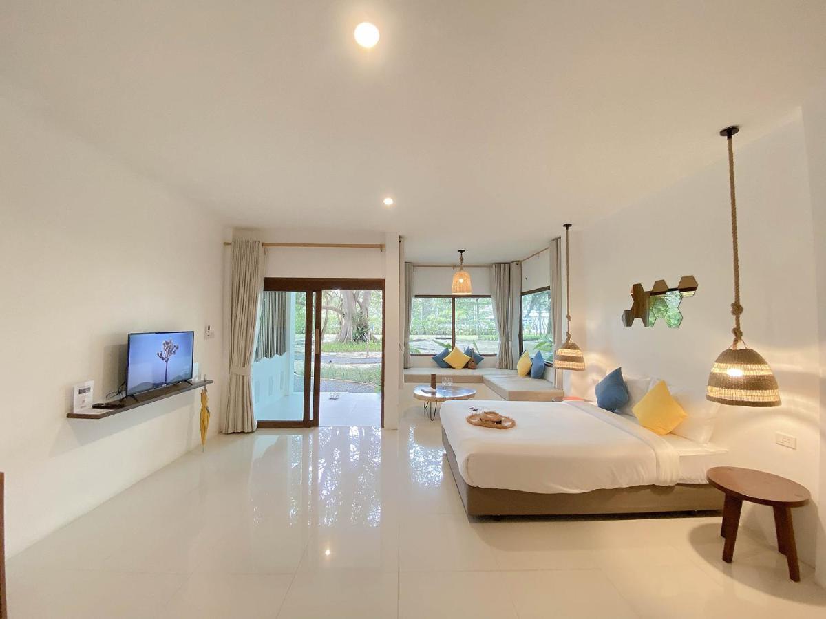 Deluxe Room,1414566638:JPEG