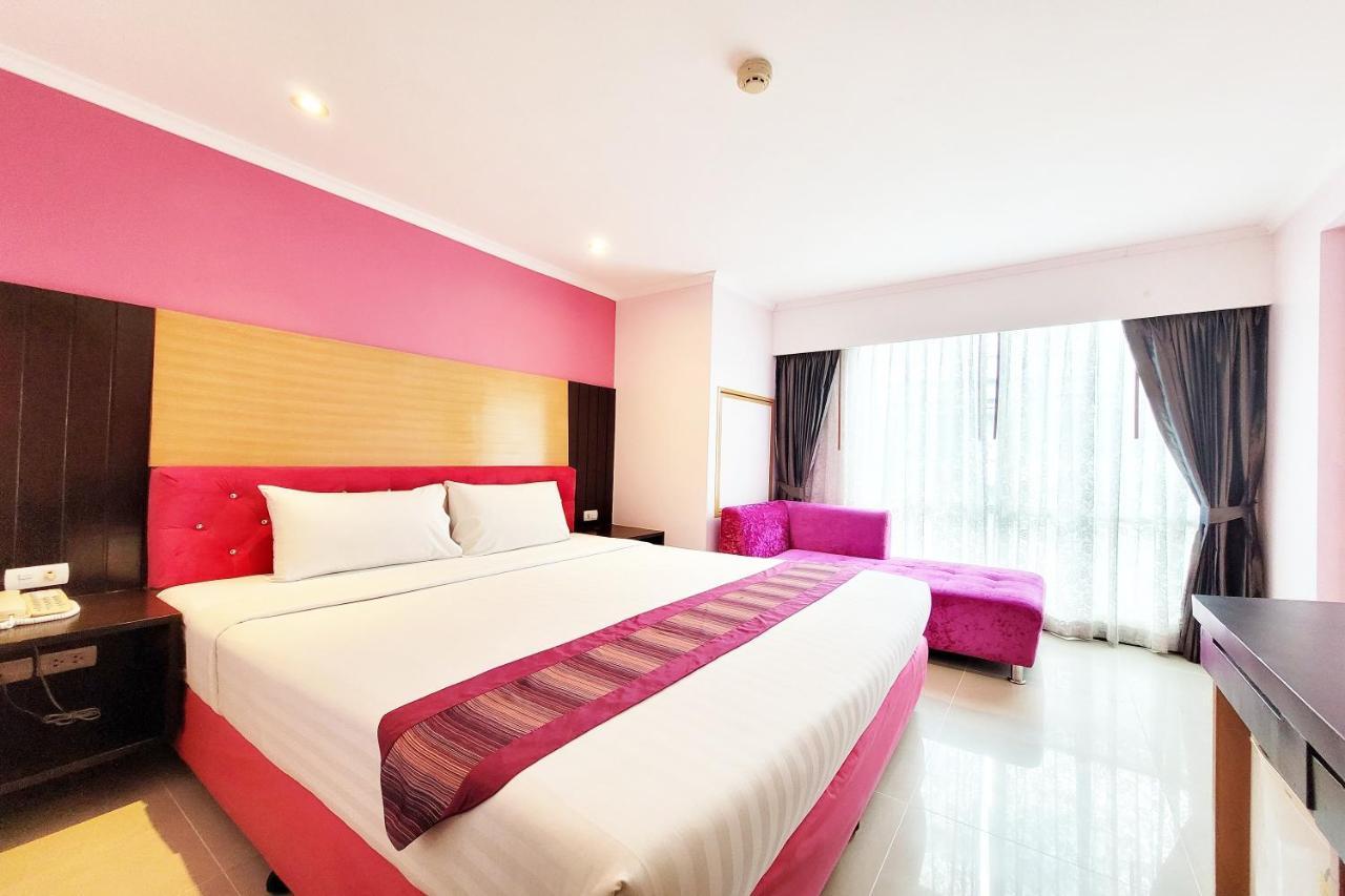 Deluxe Double Room Bathtub