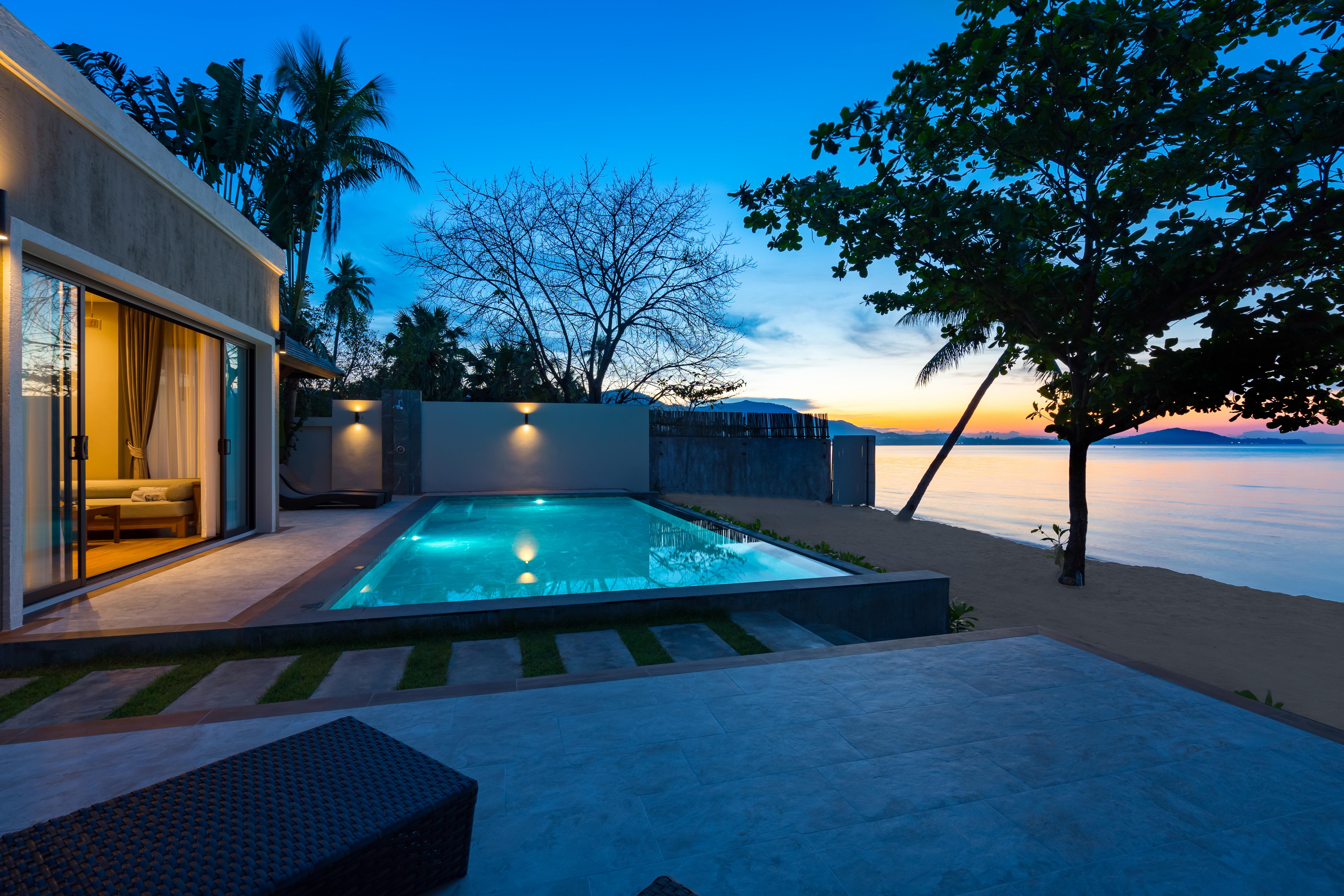 2 Bedrooms Beachfront Pool Villa