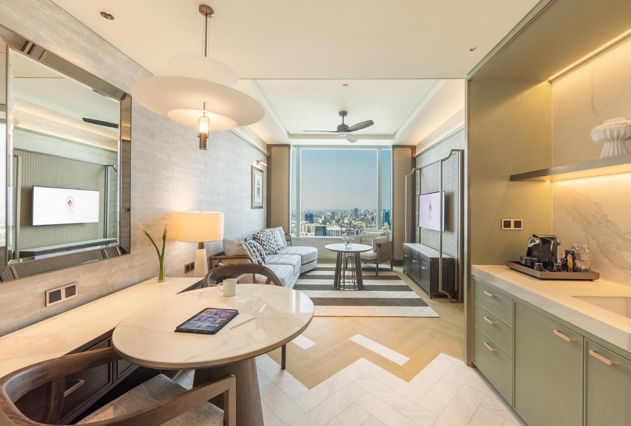One Bedroom Suite Lounge Access