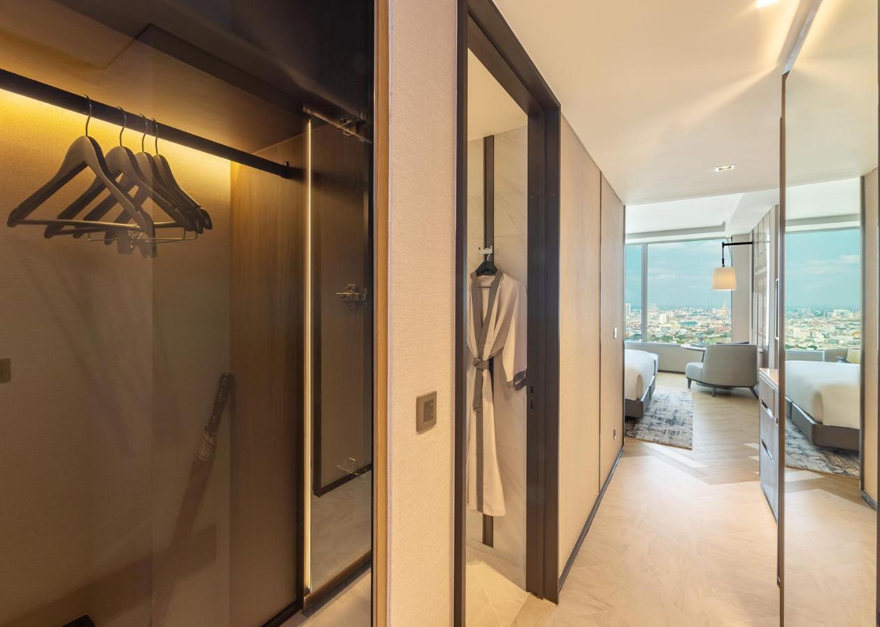 Deluxe Lounge Access