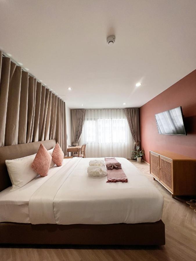 Deluxe Queen Room