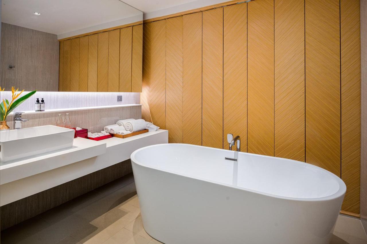 Deluxe King Oasis Room