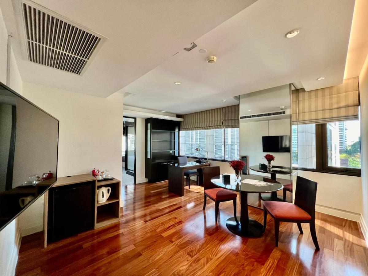 One Bedroom Deluxe Suite,1498824748:JPEG