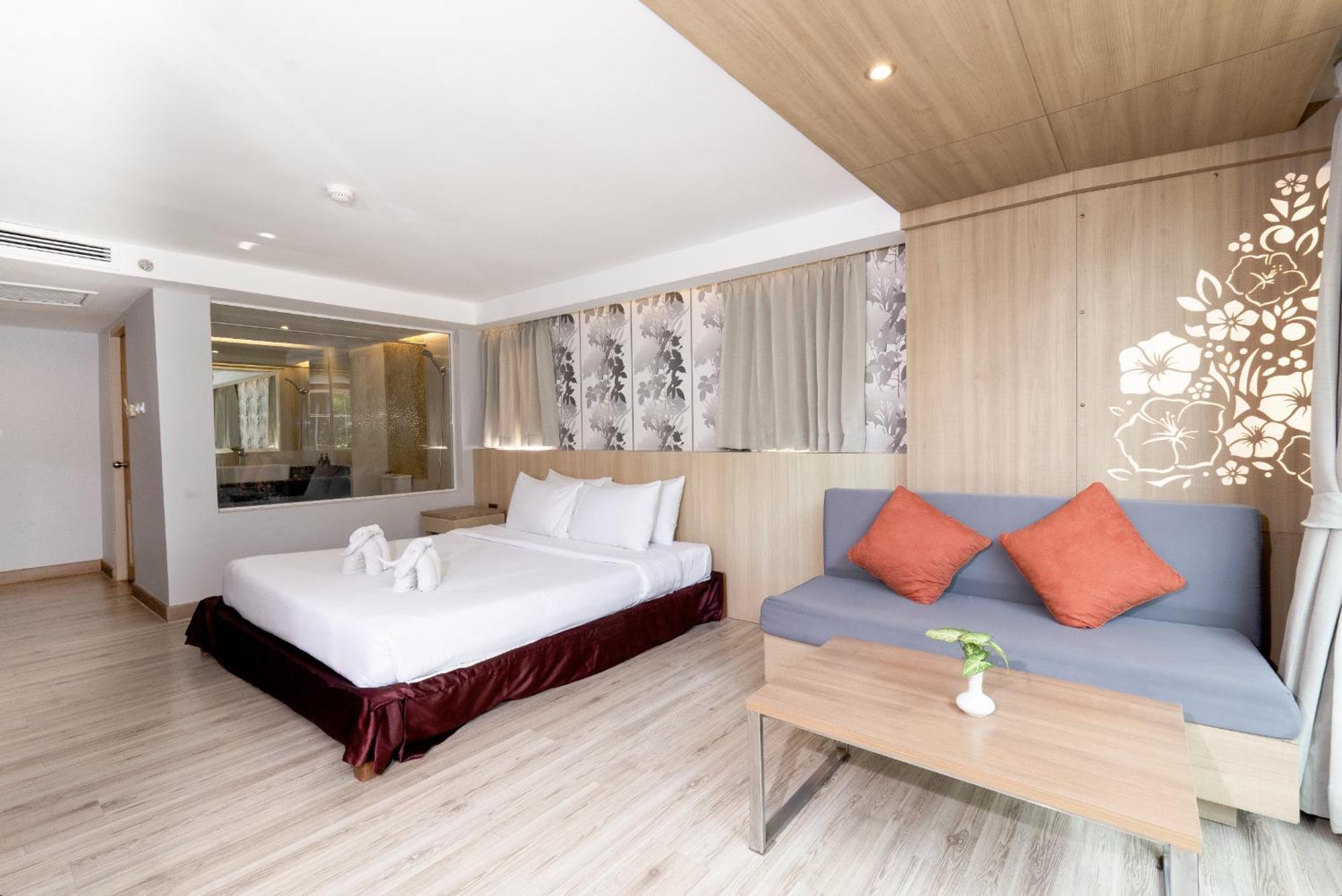 Superior Lake Building Room King Bed