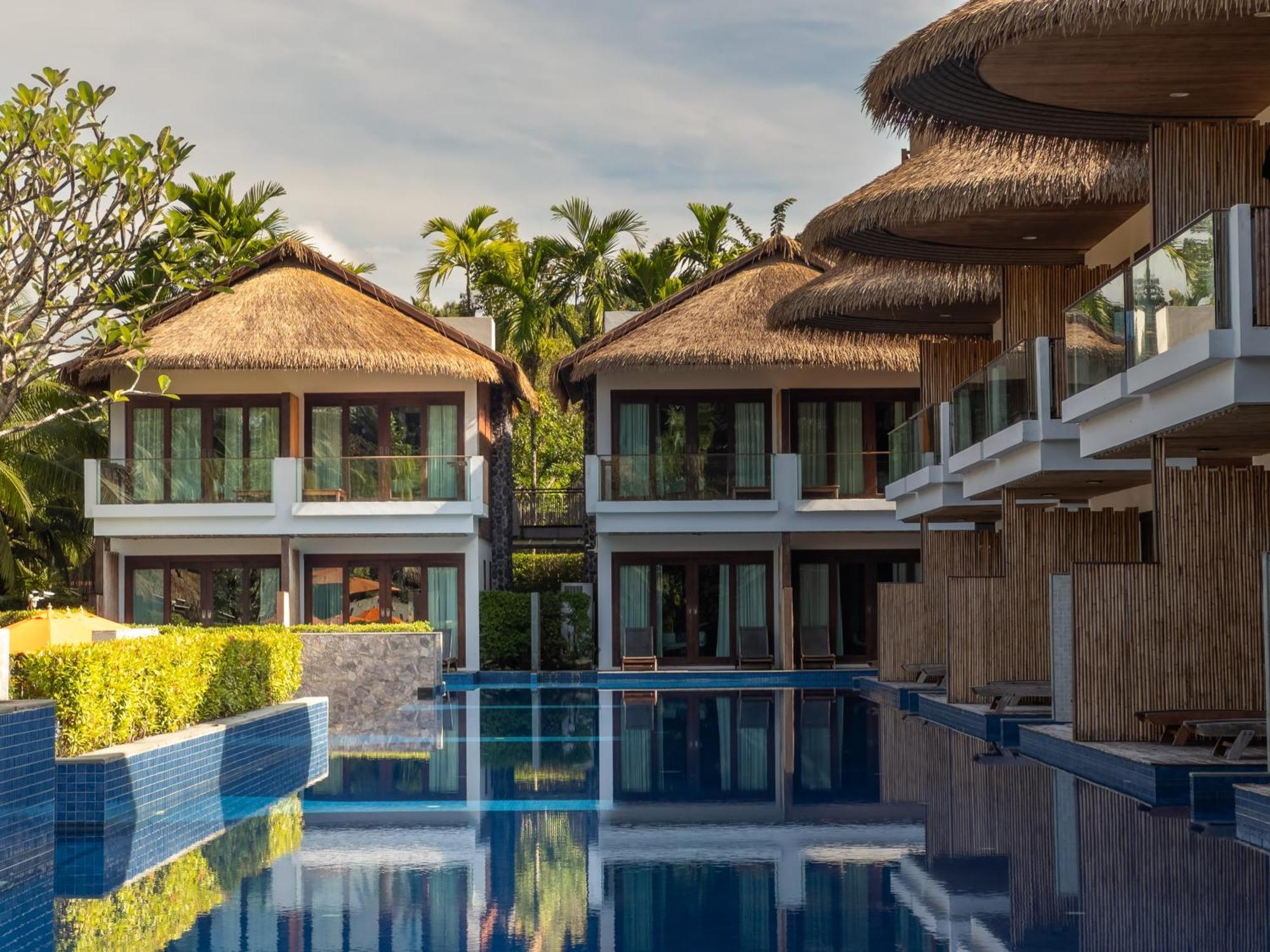 Deluxe Pool Access