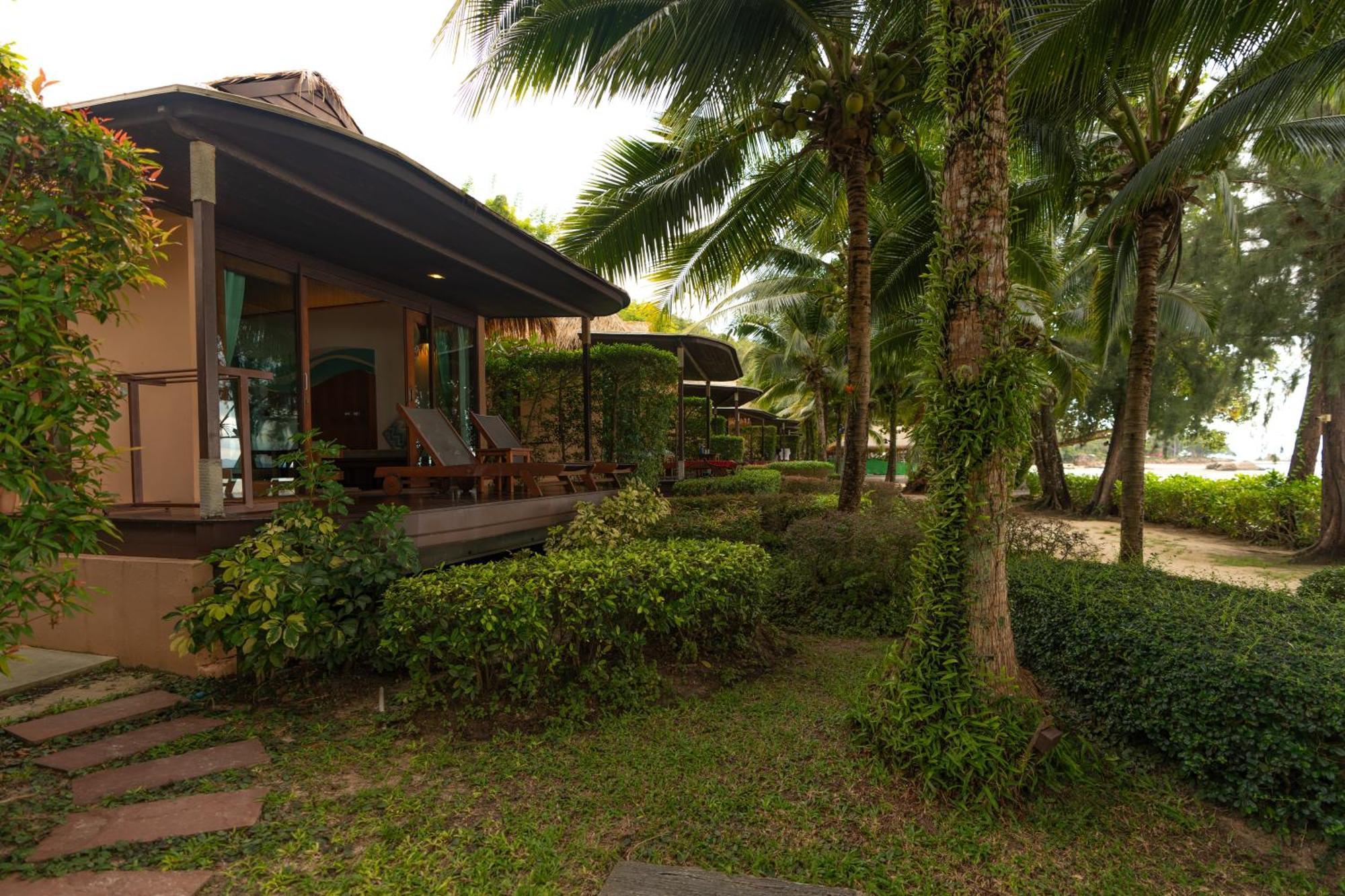 Deluxe Beach Front Cottage