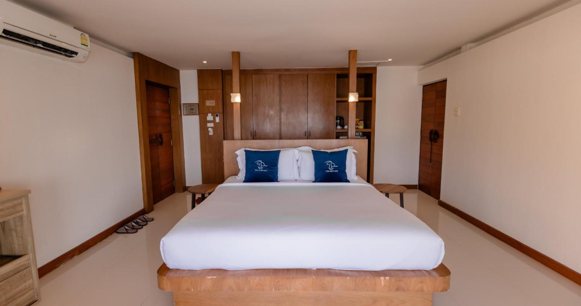 Two-Bedroom Jacuzzi Family Ocean View