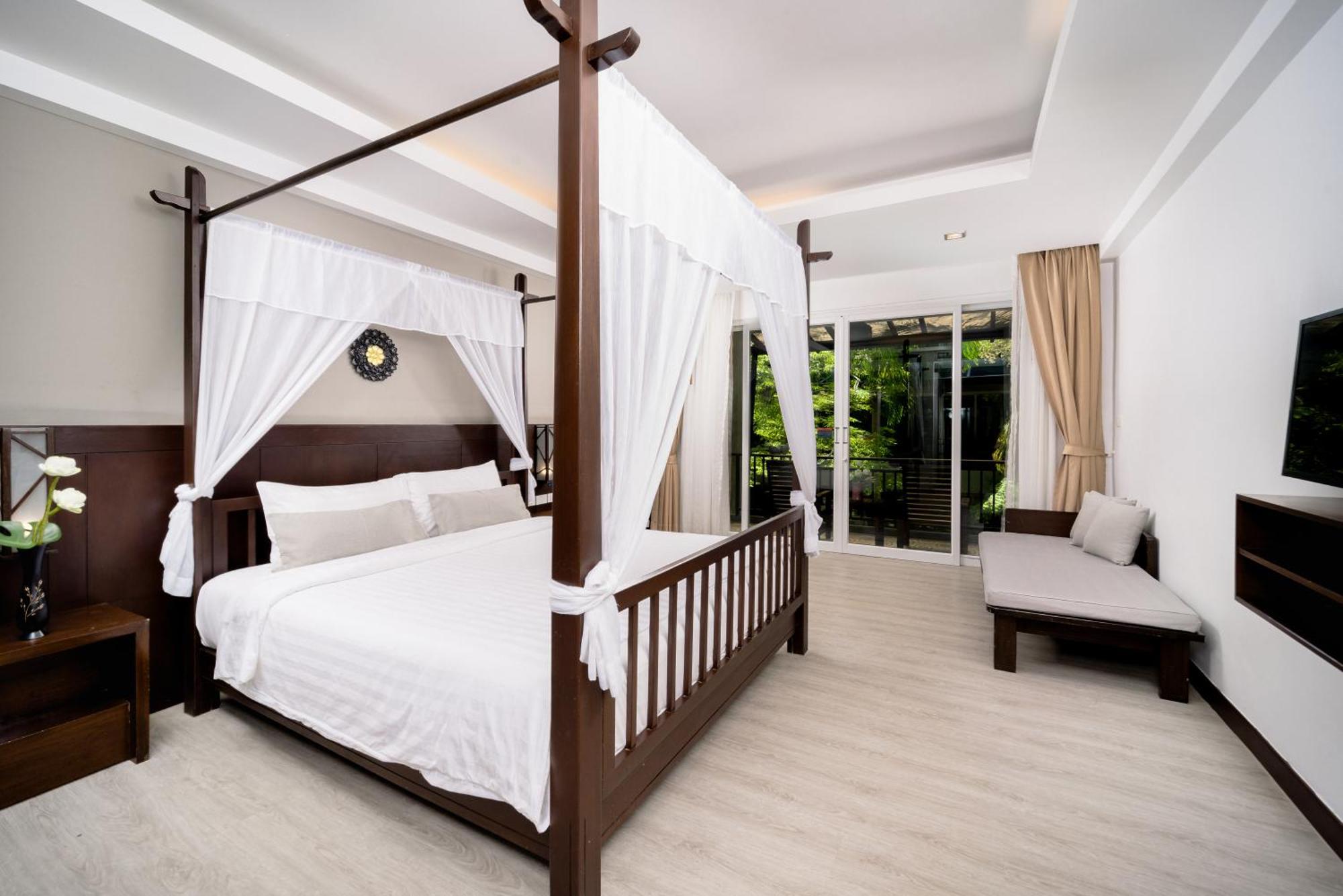 Deluxe Double or Twin Room