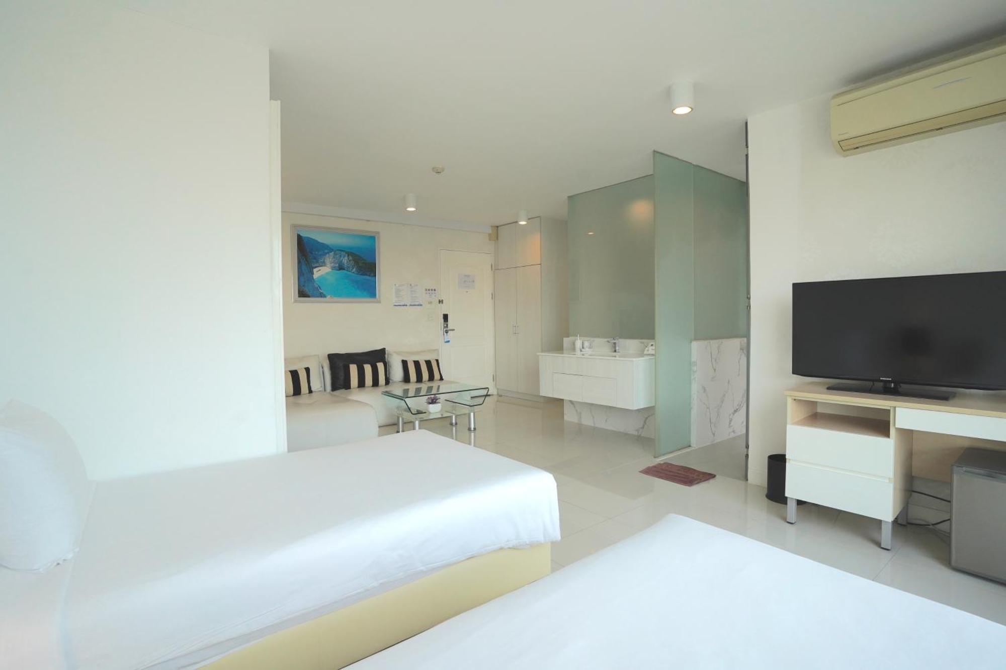 Twin Room Bath