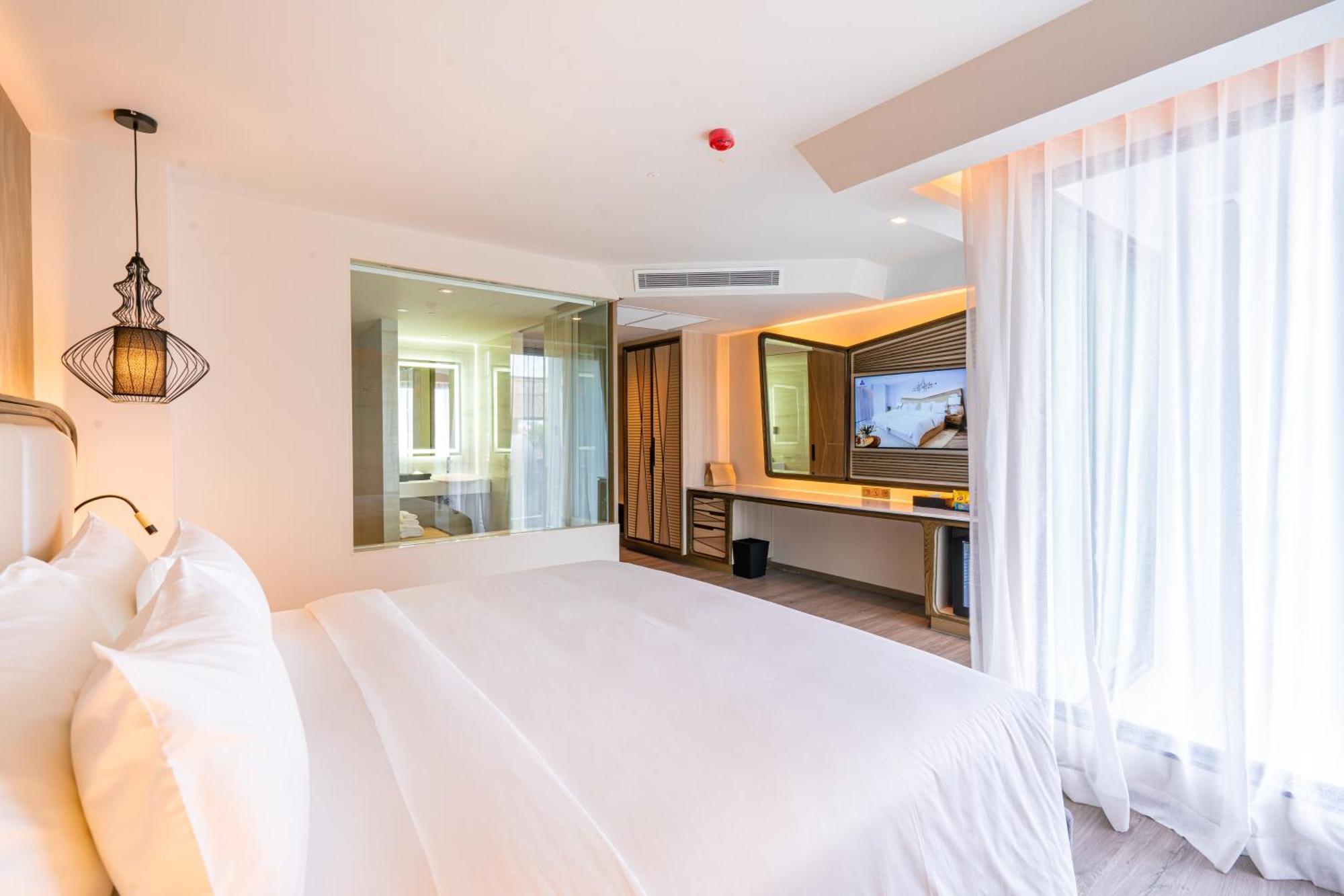 Premier King Bed Room,1517780383:JPEG