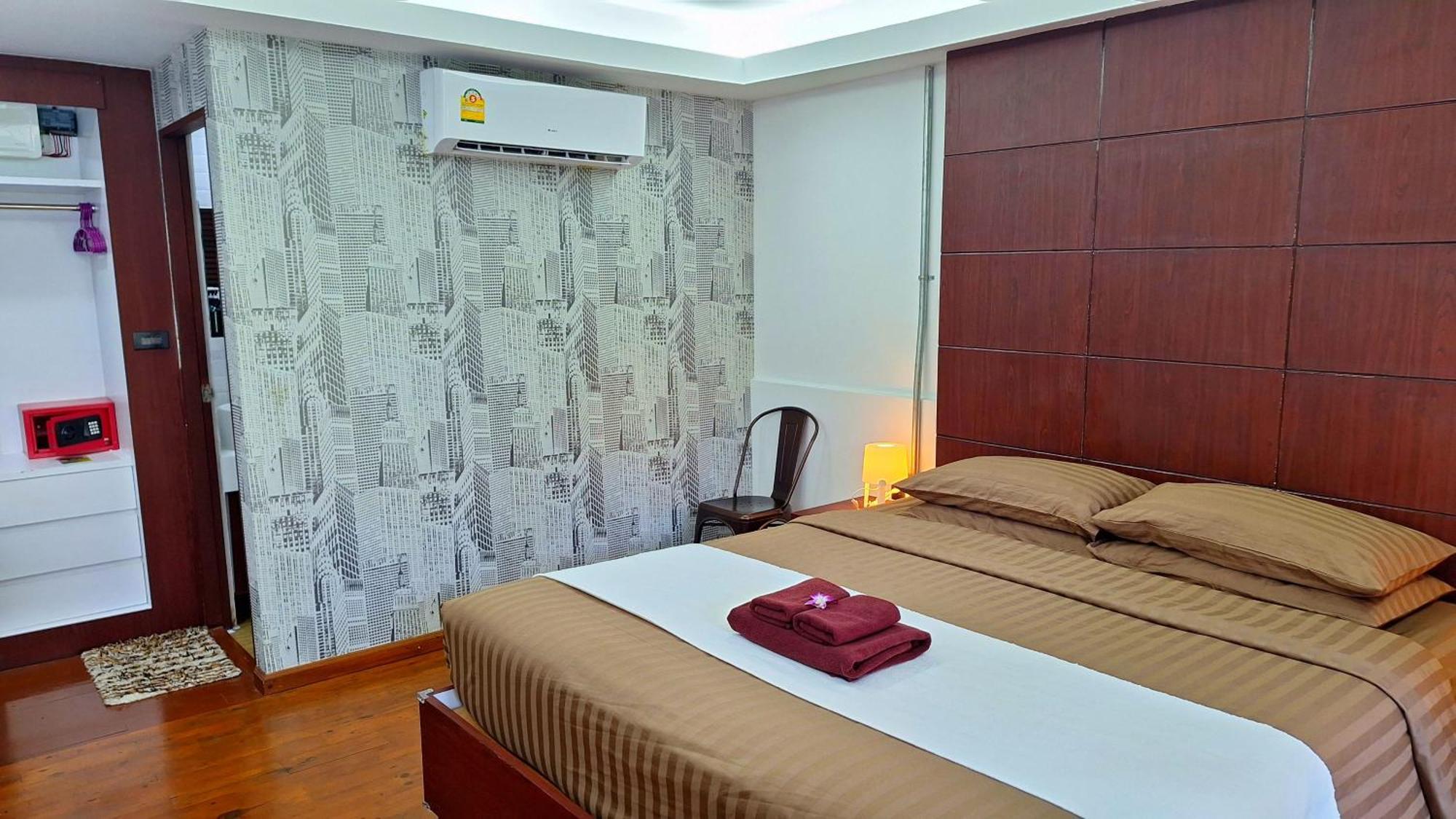 Standard Queen Room