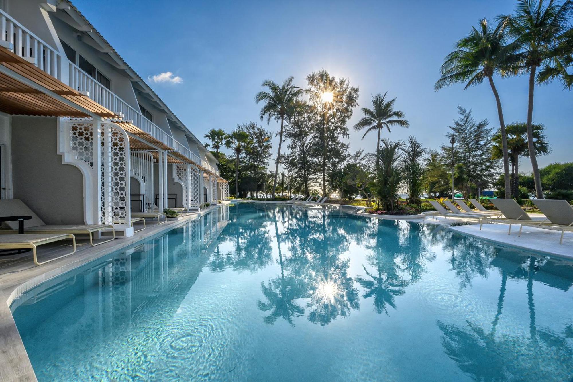 Family Connecting Lagoon Pool Access