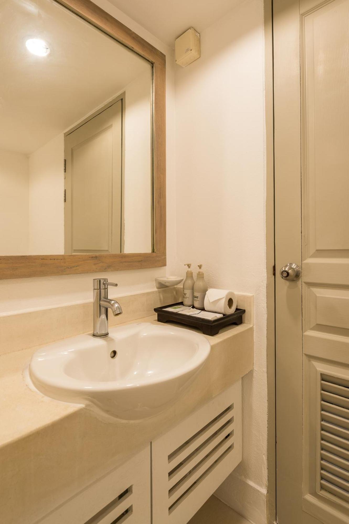 Superior Double or Twin Room with Pool View
