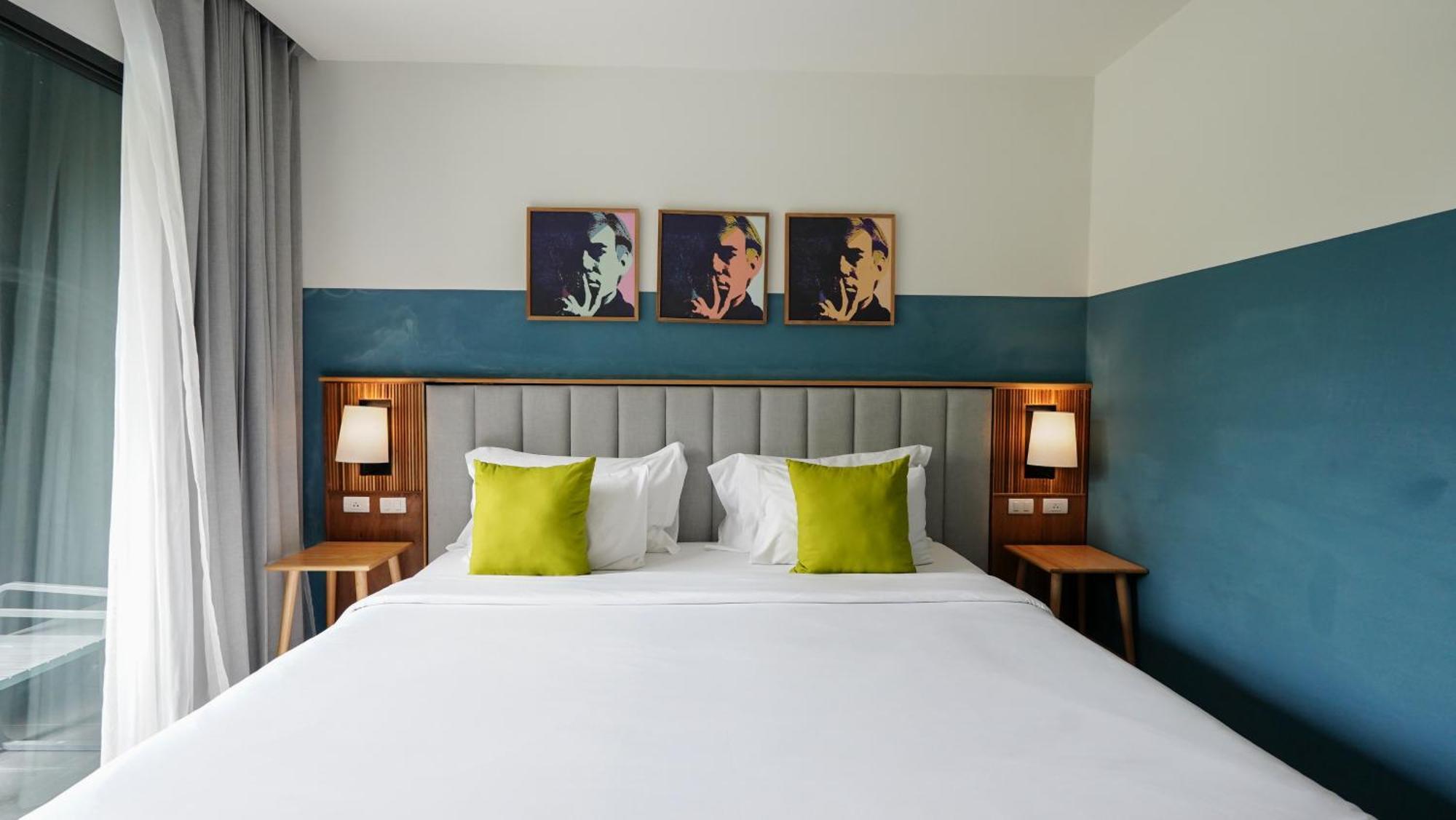 Deluxe Doppel-/Zweibettzimmer mit Poolblick