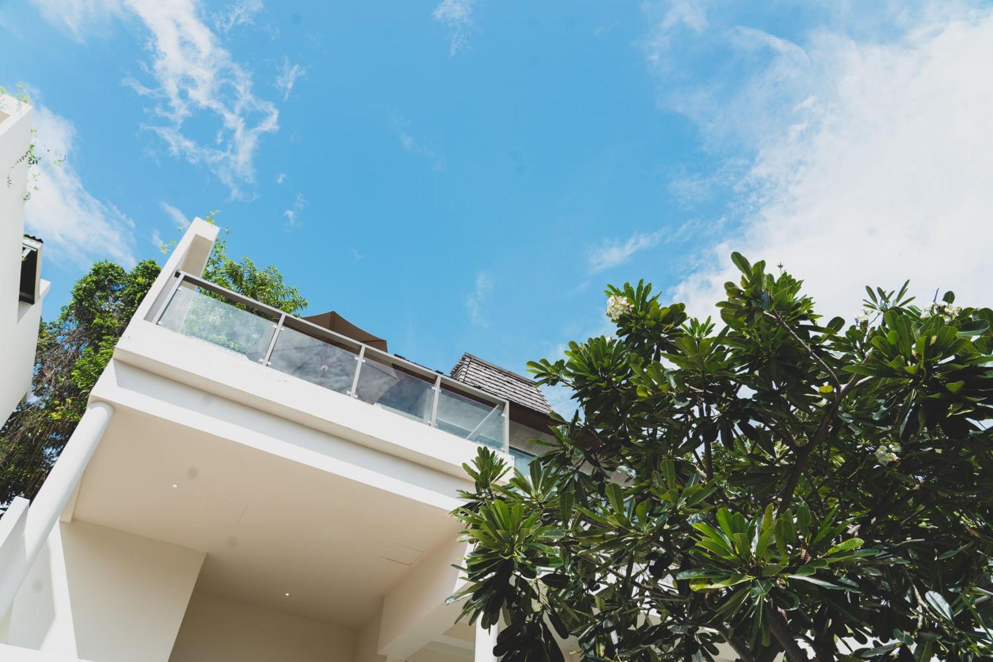 Deluxe Pool Villa Seaview Roundtrip Airport Transfer