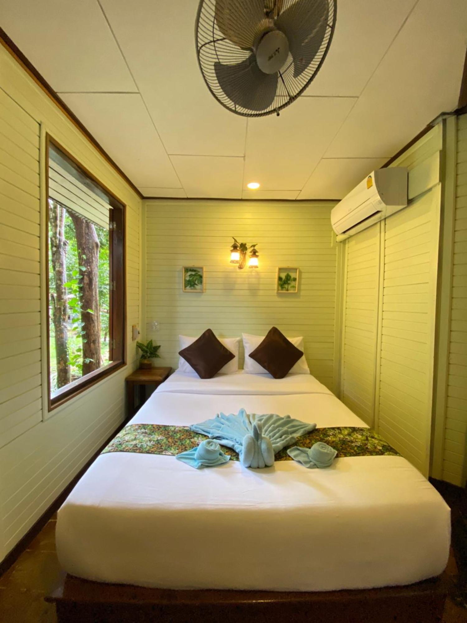 Standard Queen Room