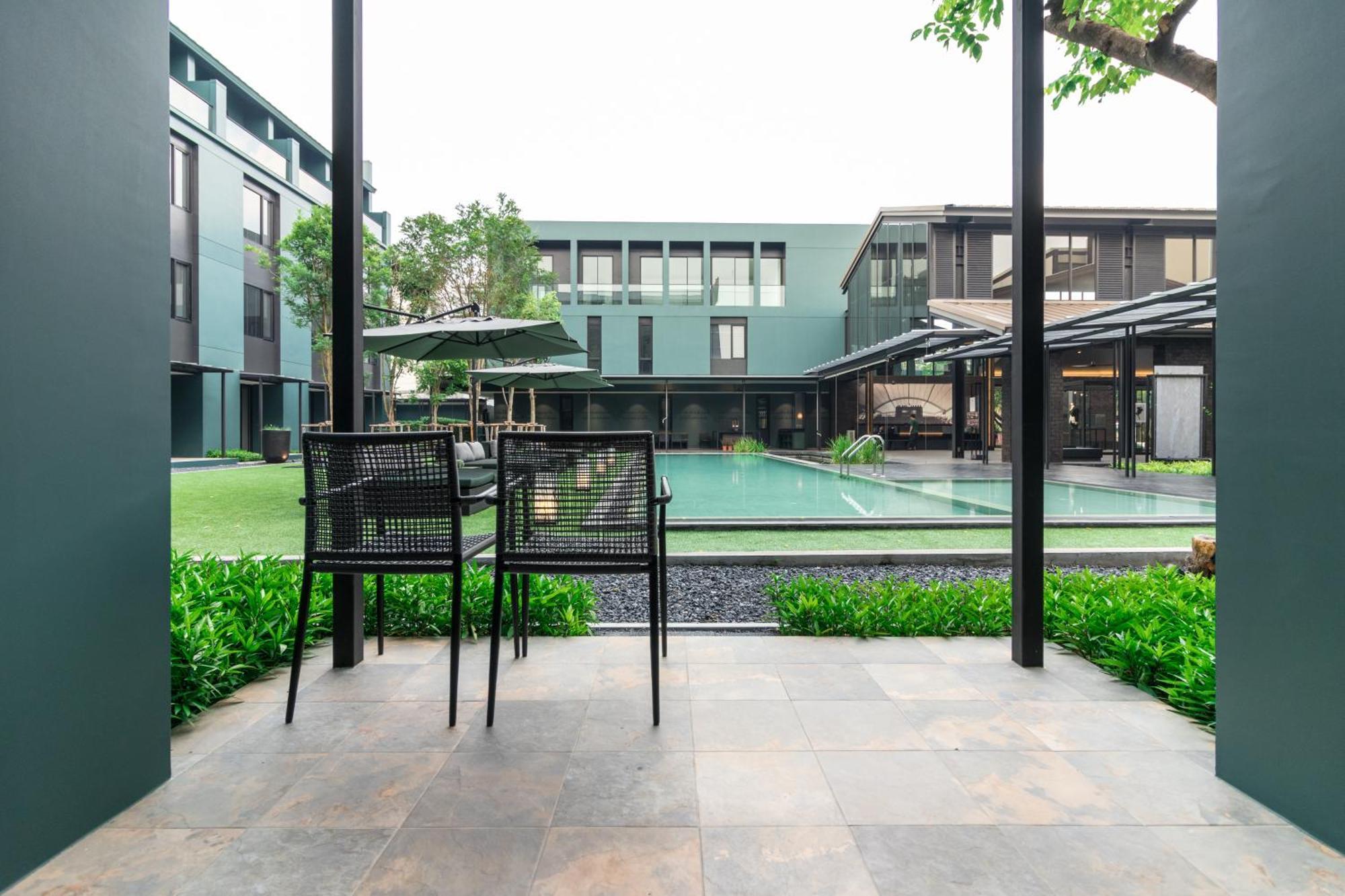 Lakorn Poolseite