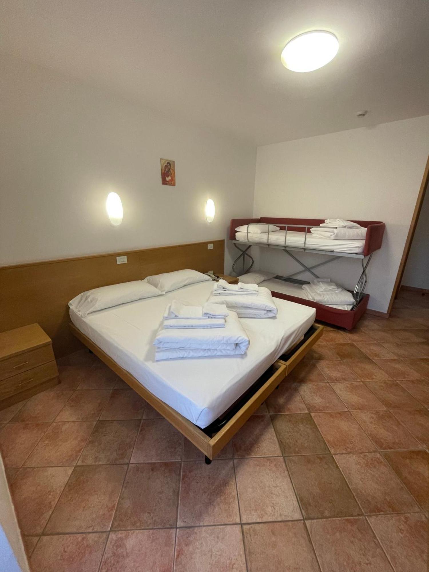 Montha Room – No Window