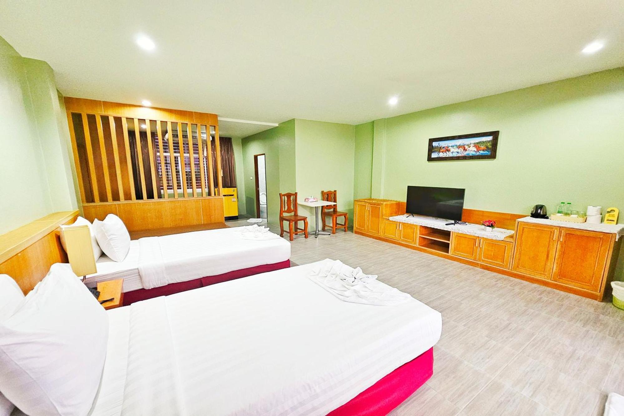 Grand Deluxe Room with 2 Twin Beds