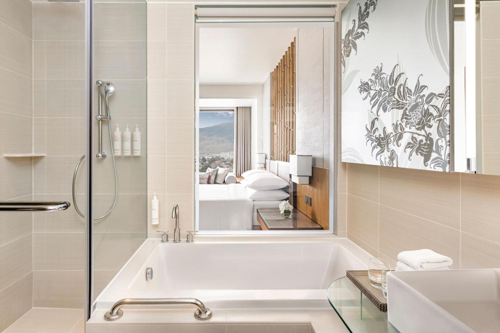 Premium Room - King Bed - Mountain View