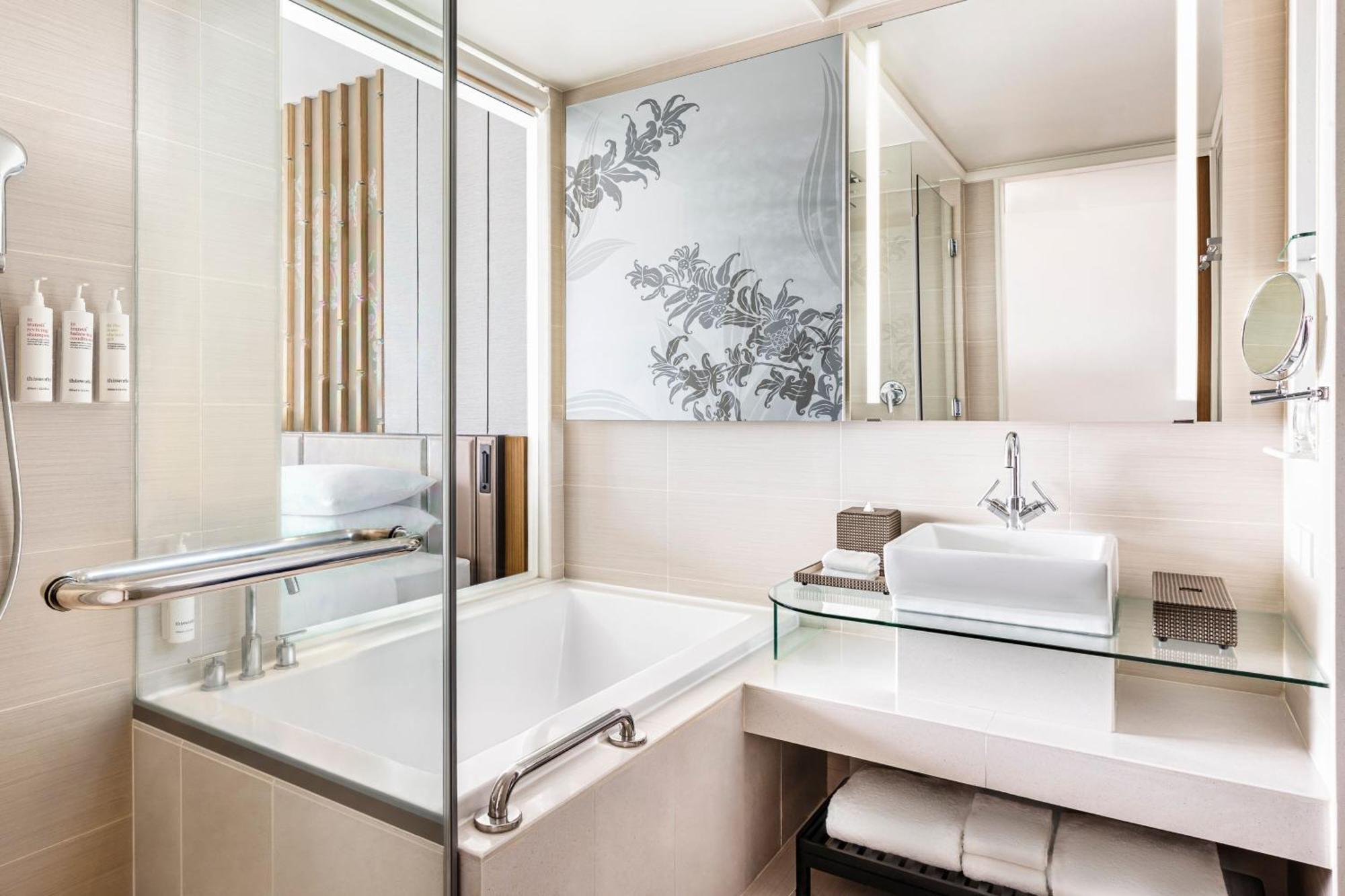 Deluxe Room - Twin Bed - City View