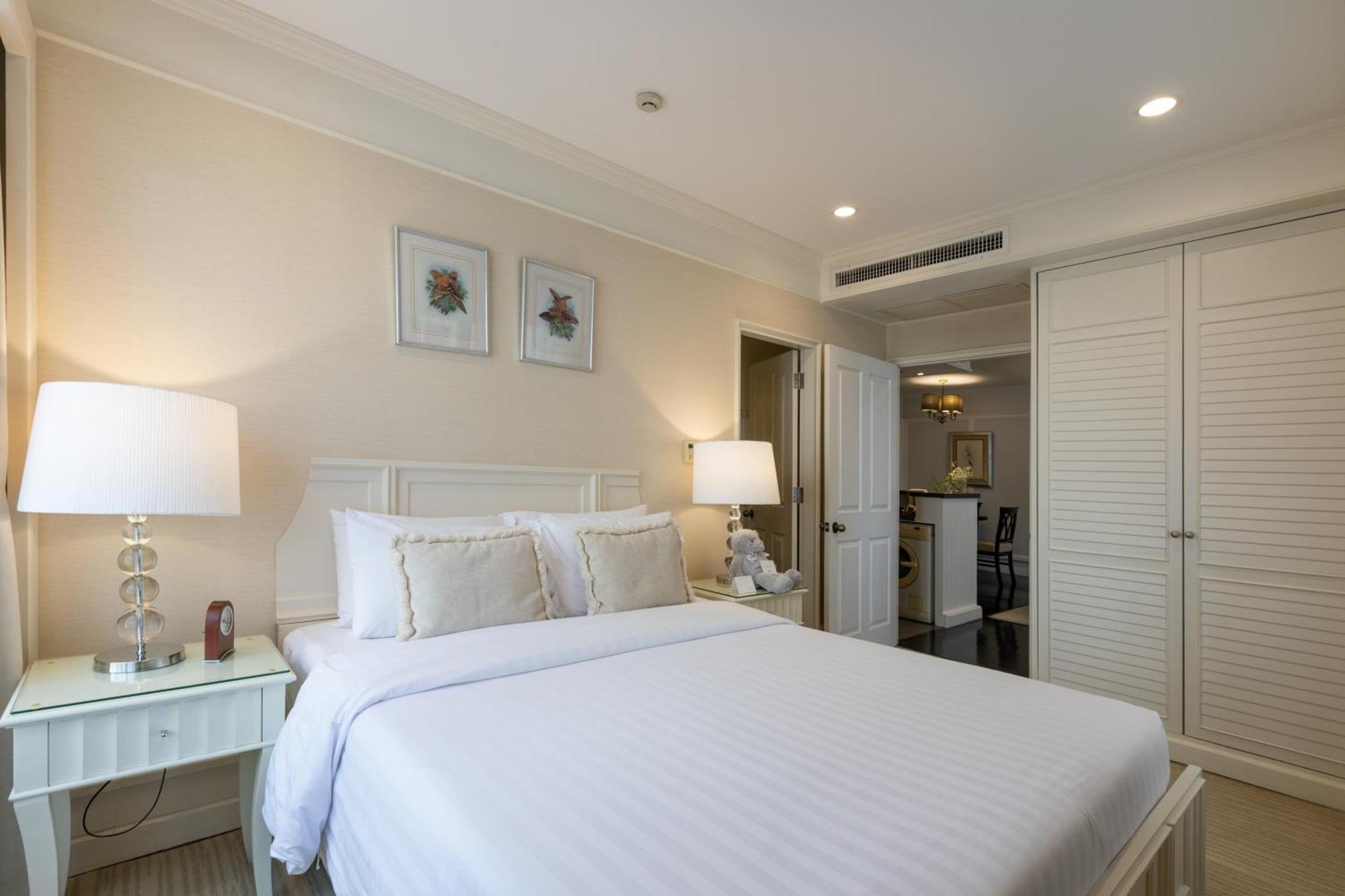 Two Bedroom Suite Lounge Access