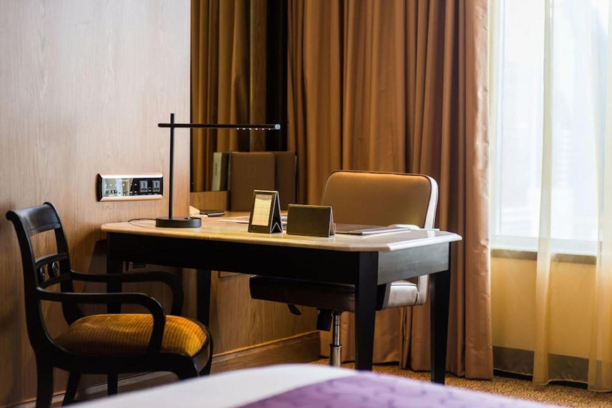 Grande King Room