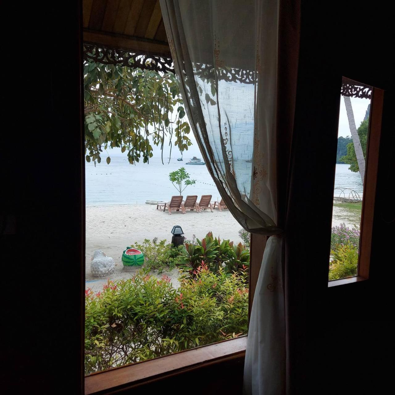 Bungalow Beach Front