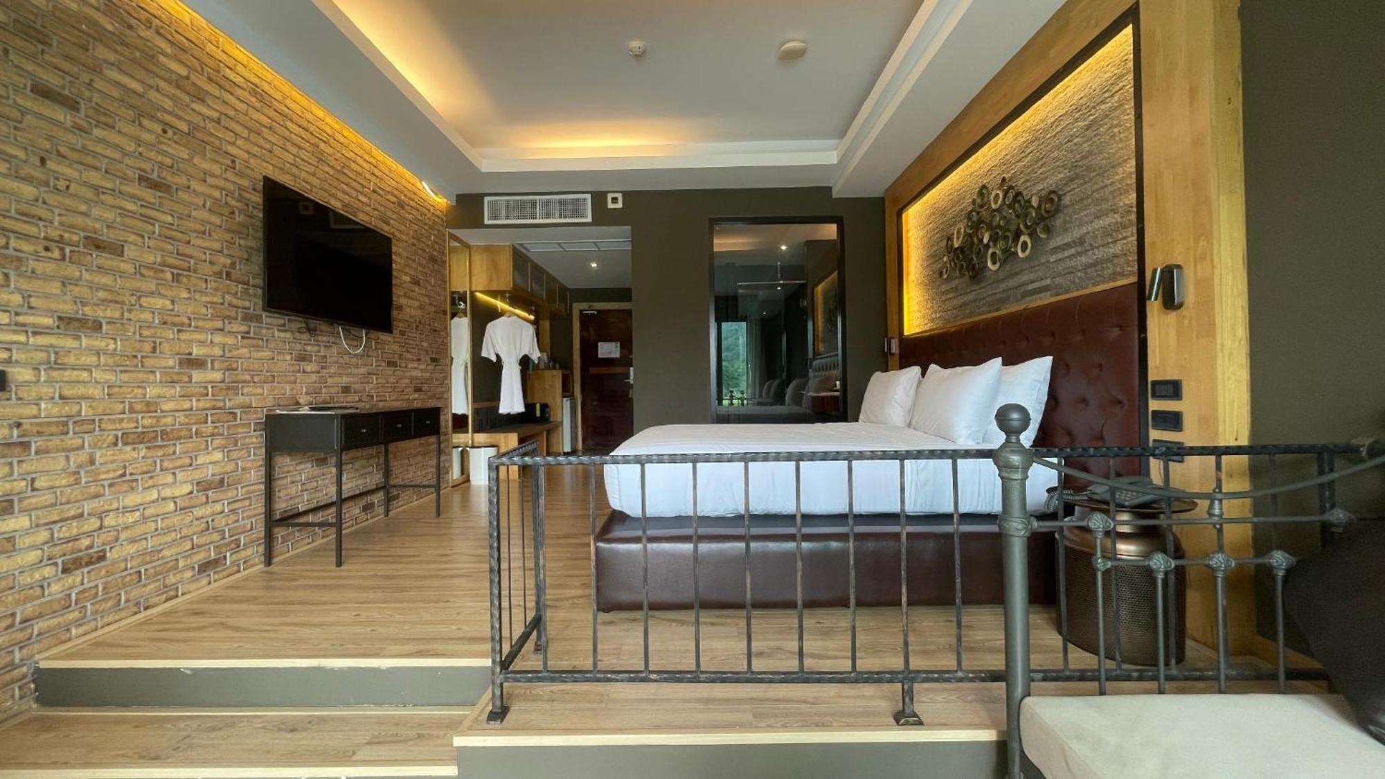 Deluxe Doppel-/Zweibettzimmer mit Zugang zum Pool