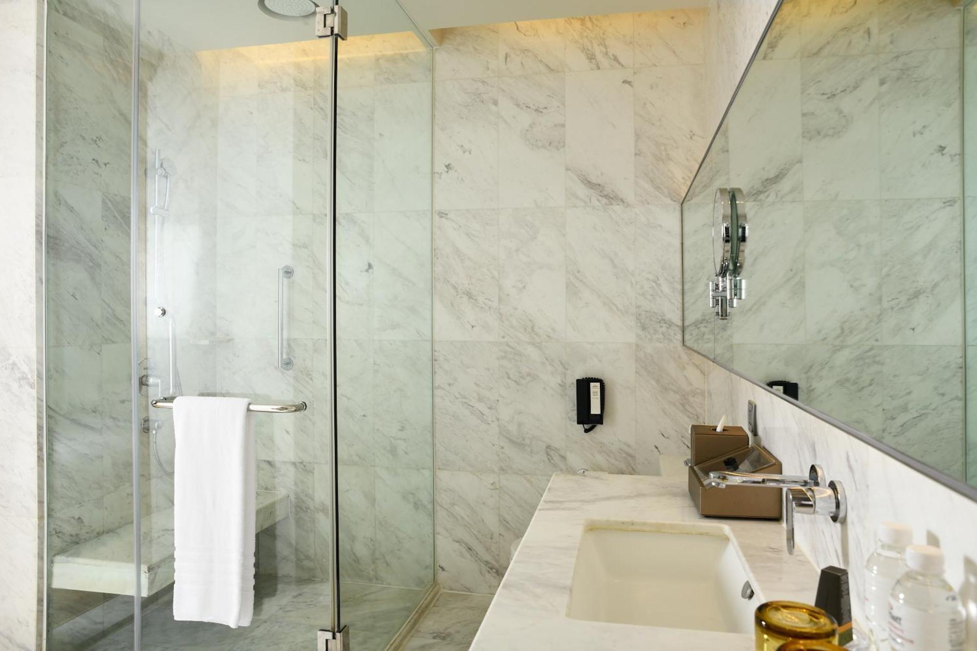 One-Bedroom Apartment City View