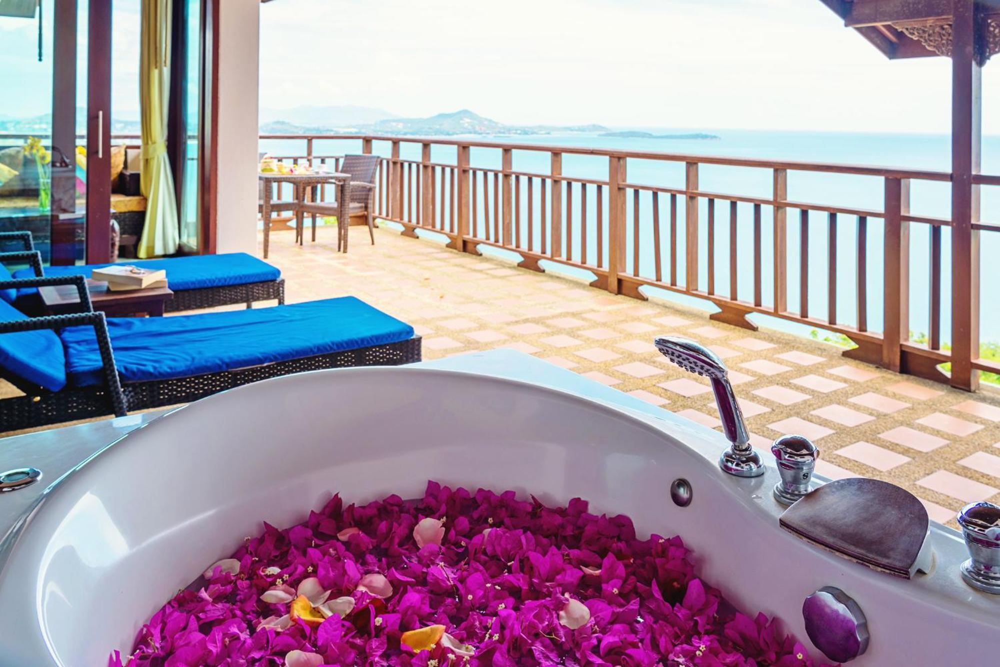 One-Bedroom Grand Suite Spa Bath