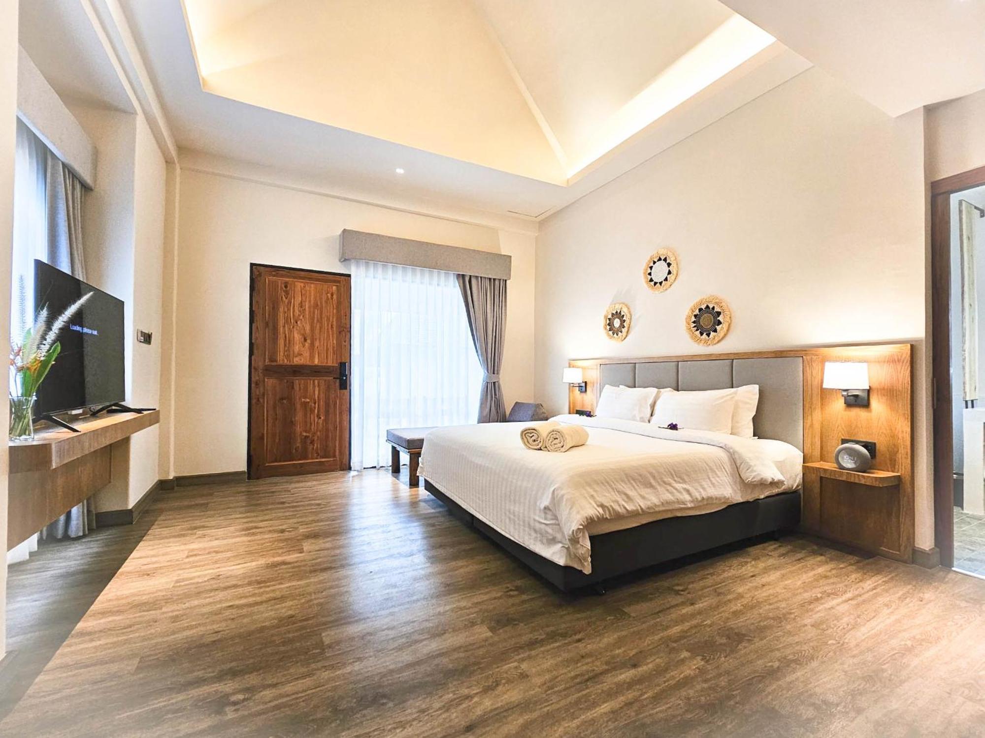 Deluxe Villa One-Way Airport Transfer