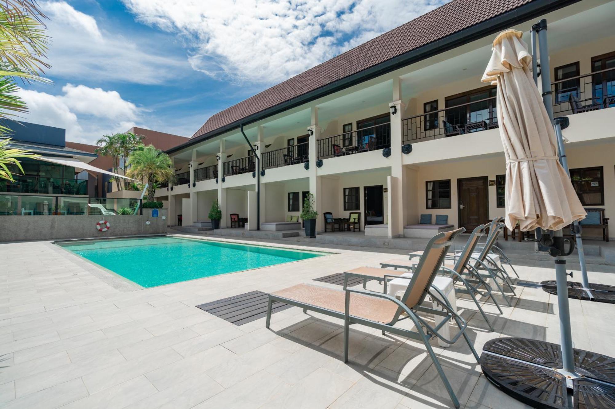 Suite Pool View