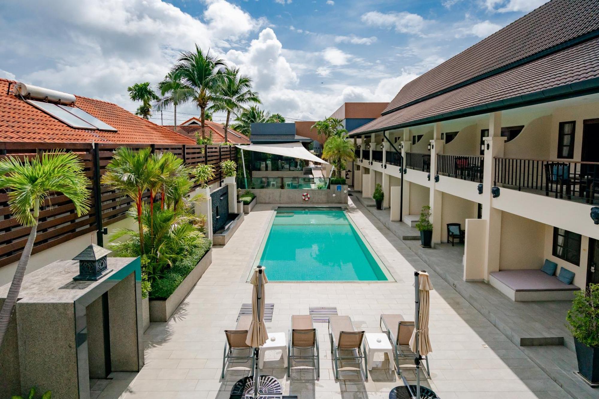 Suite Pool View