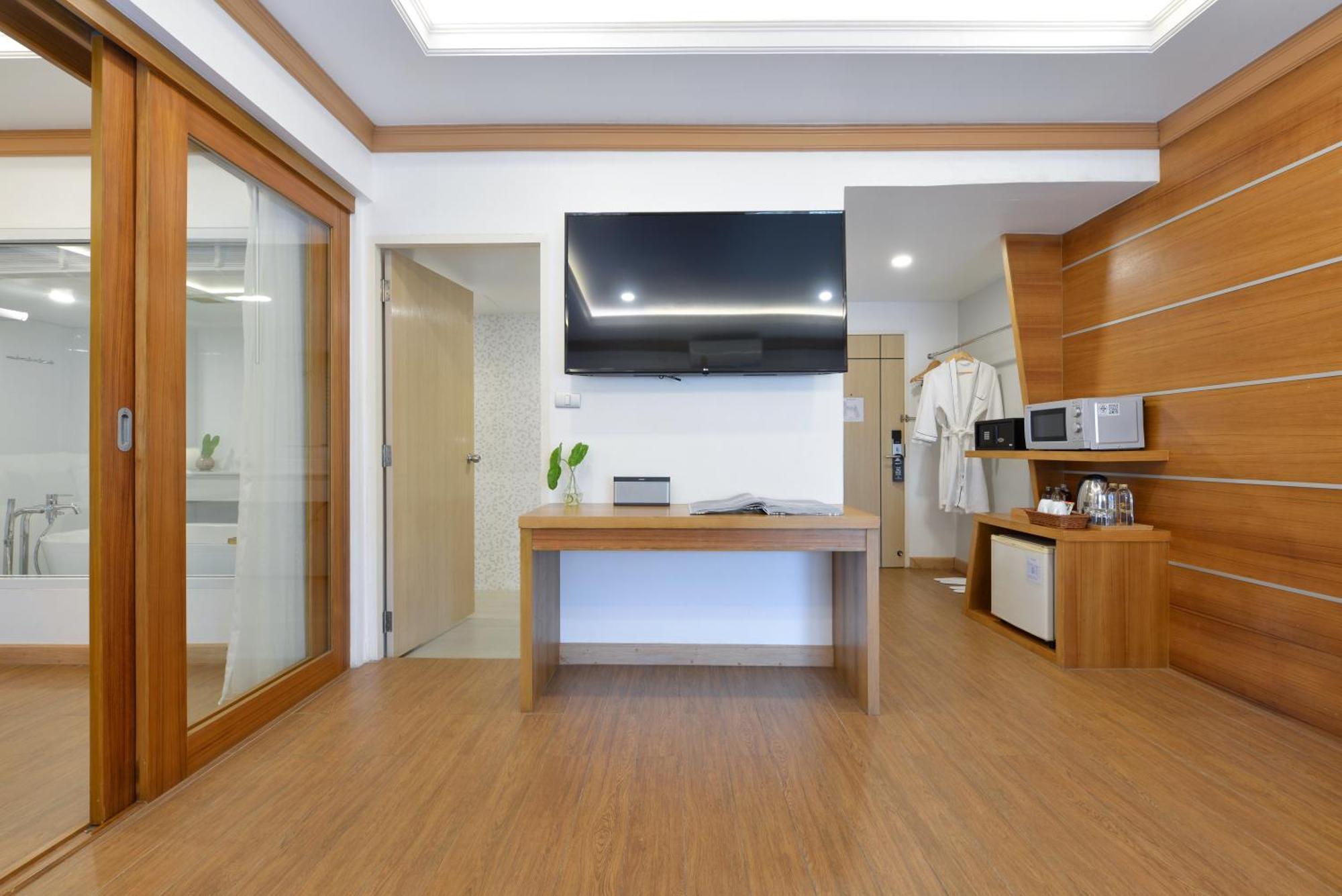 1 Bed Room Suite Living area