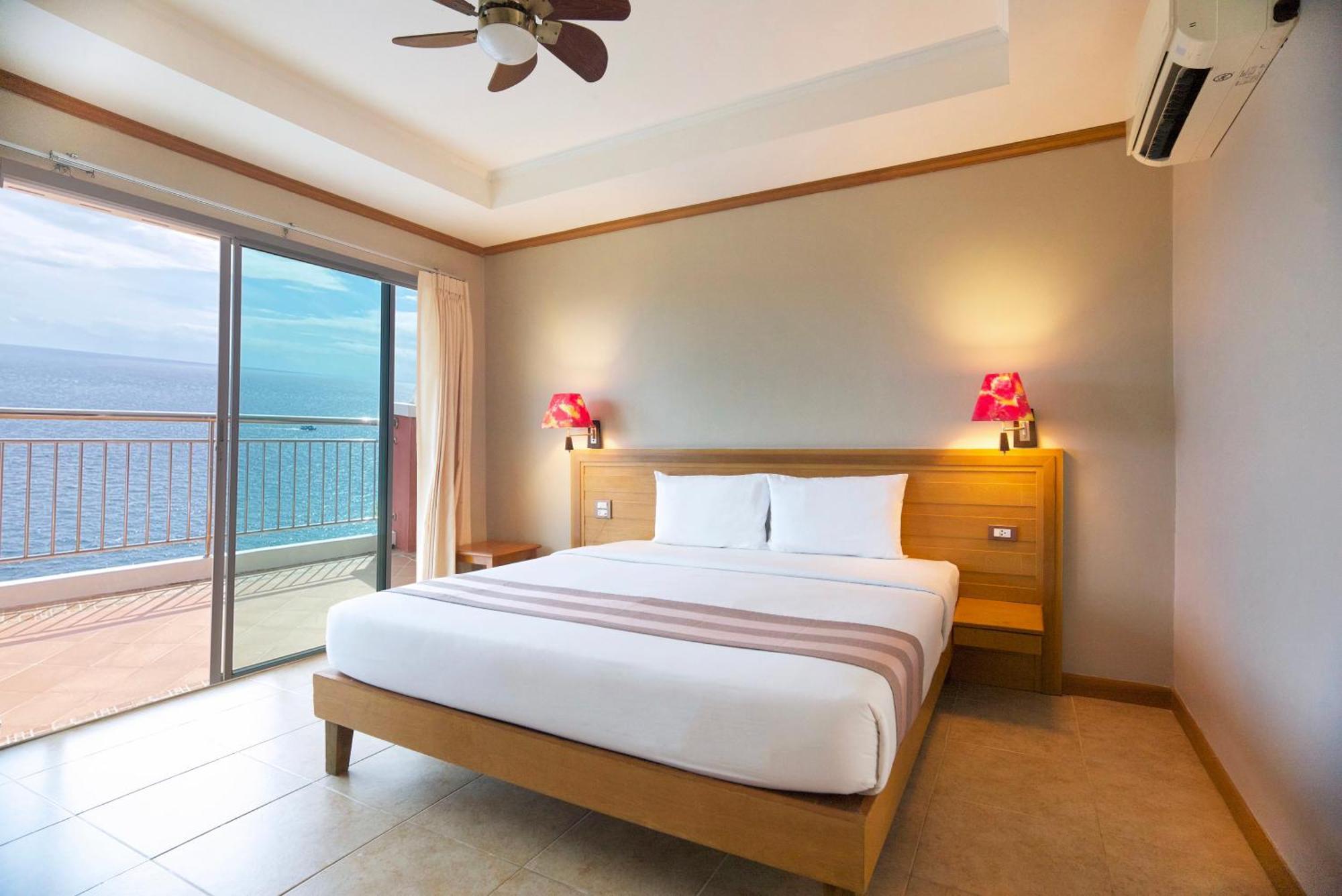 Hotel Room with Sea View,1547271880:JPEG