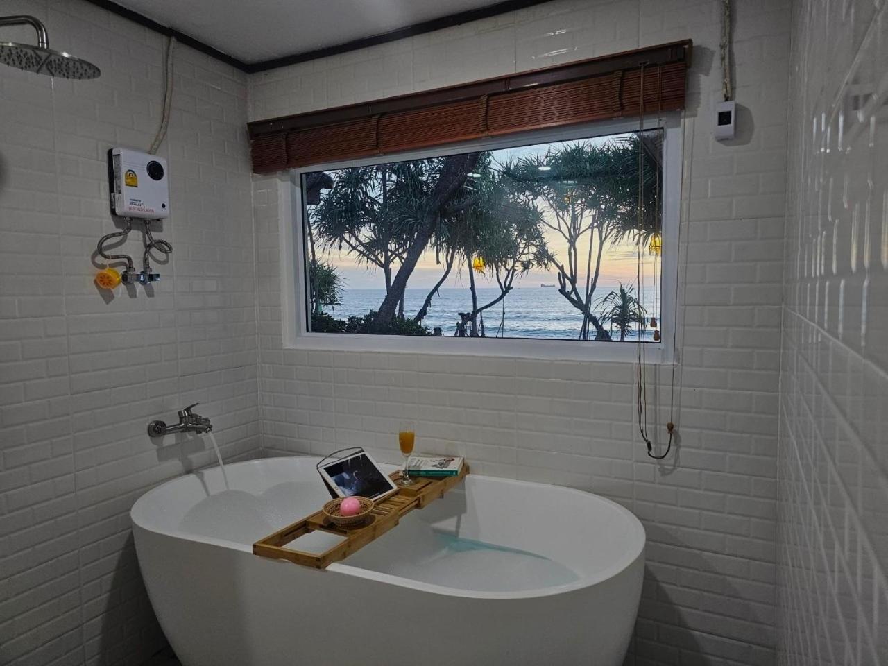 Deluxe Double Room Beach Access