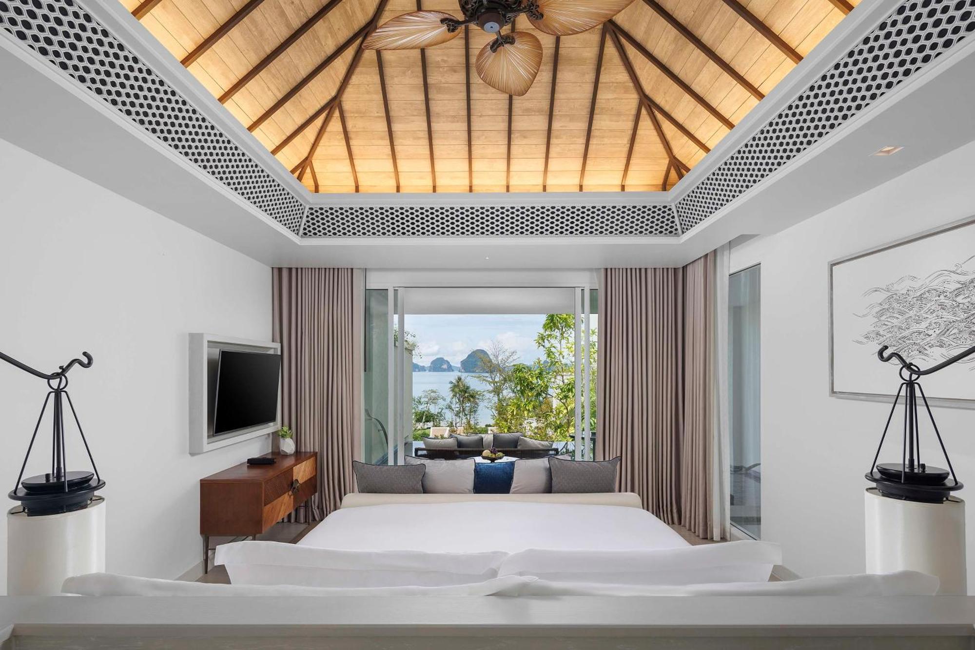 Partial Ocean Pool Suite King