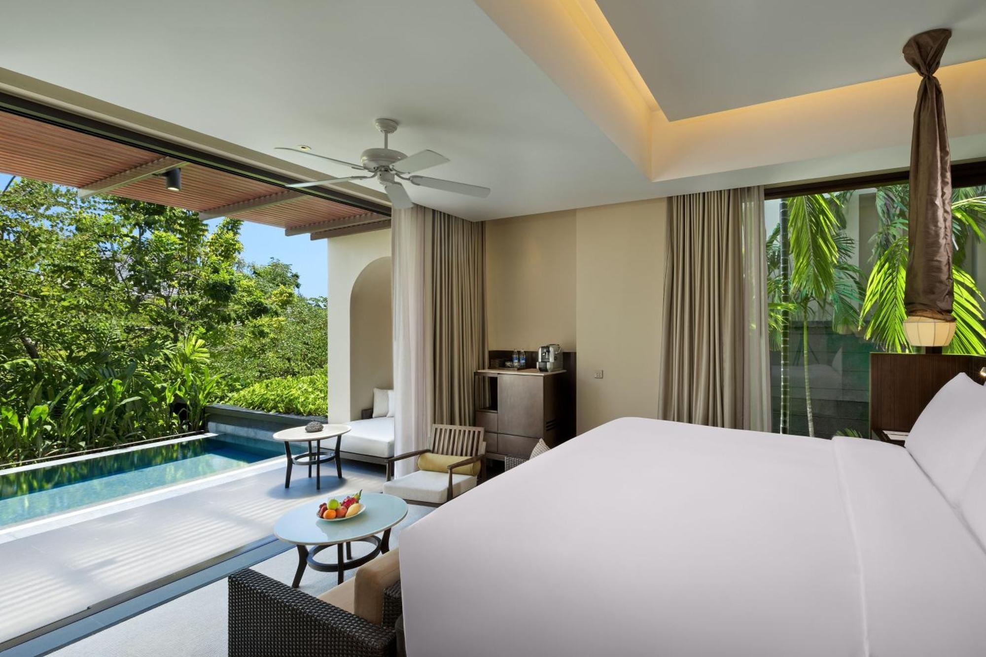 Jungle Suite 1 King 1 Bedroom Suite 1 King Sofa bed