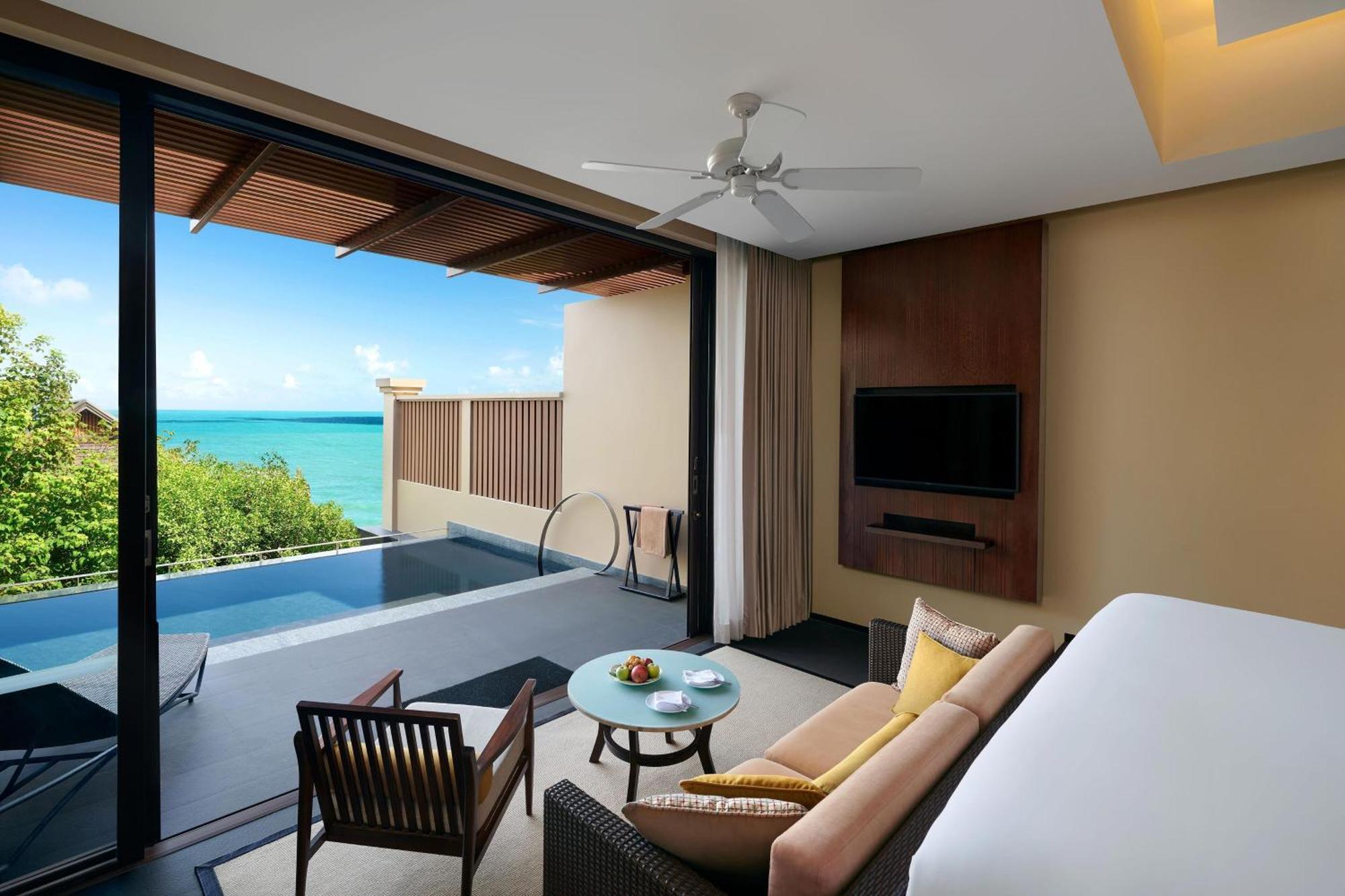 Premium Ocean Queen Suite with Two Queen Beds, Sofa Bed and Private Pool
