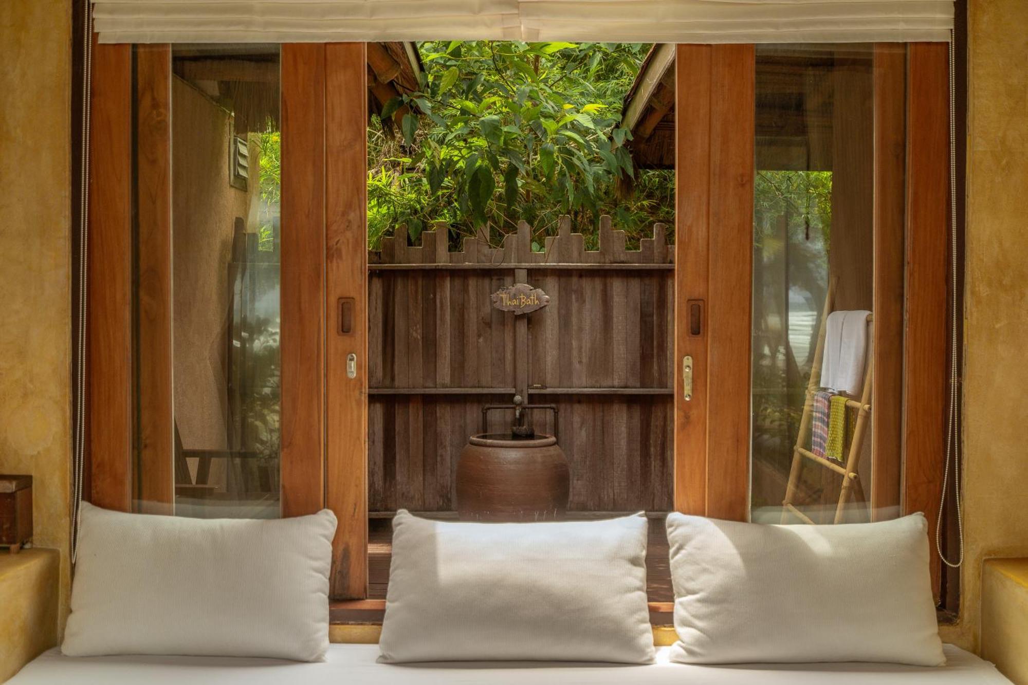 Beachfront Suite Pool Villa