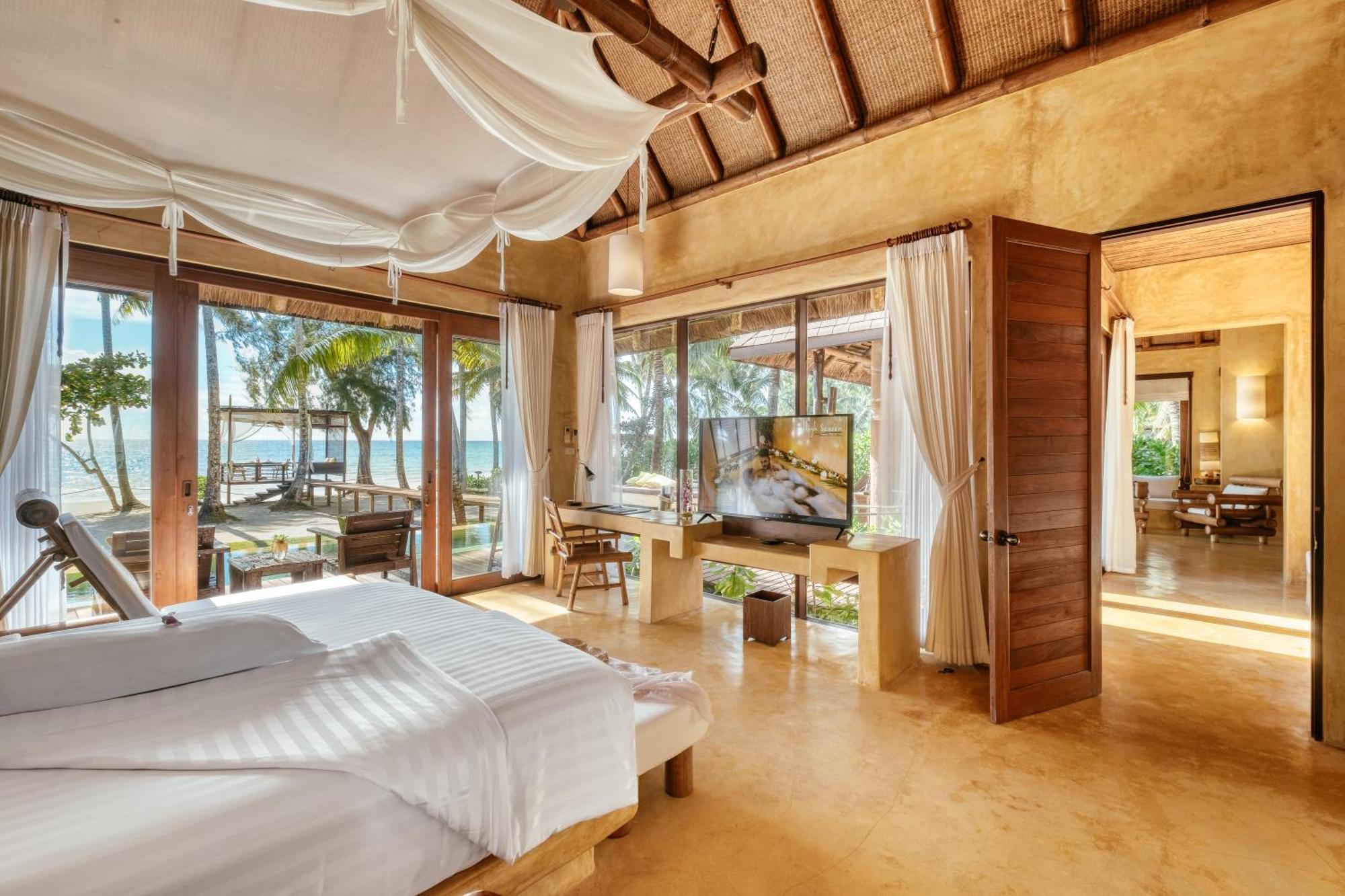 Beachfront Suite Pool Villa
