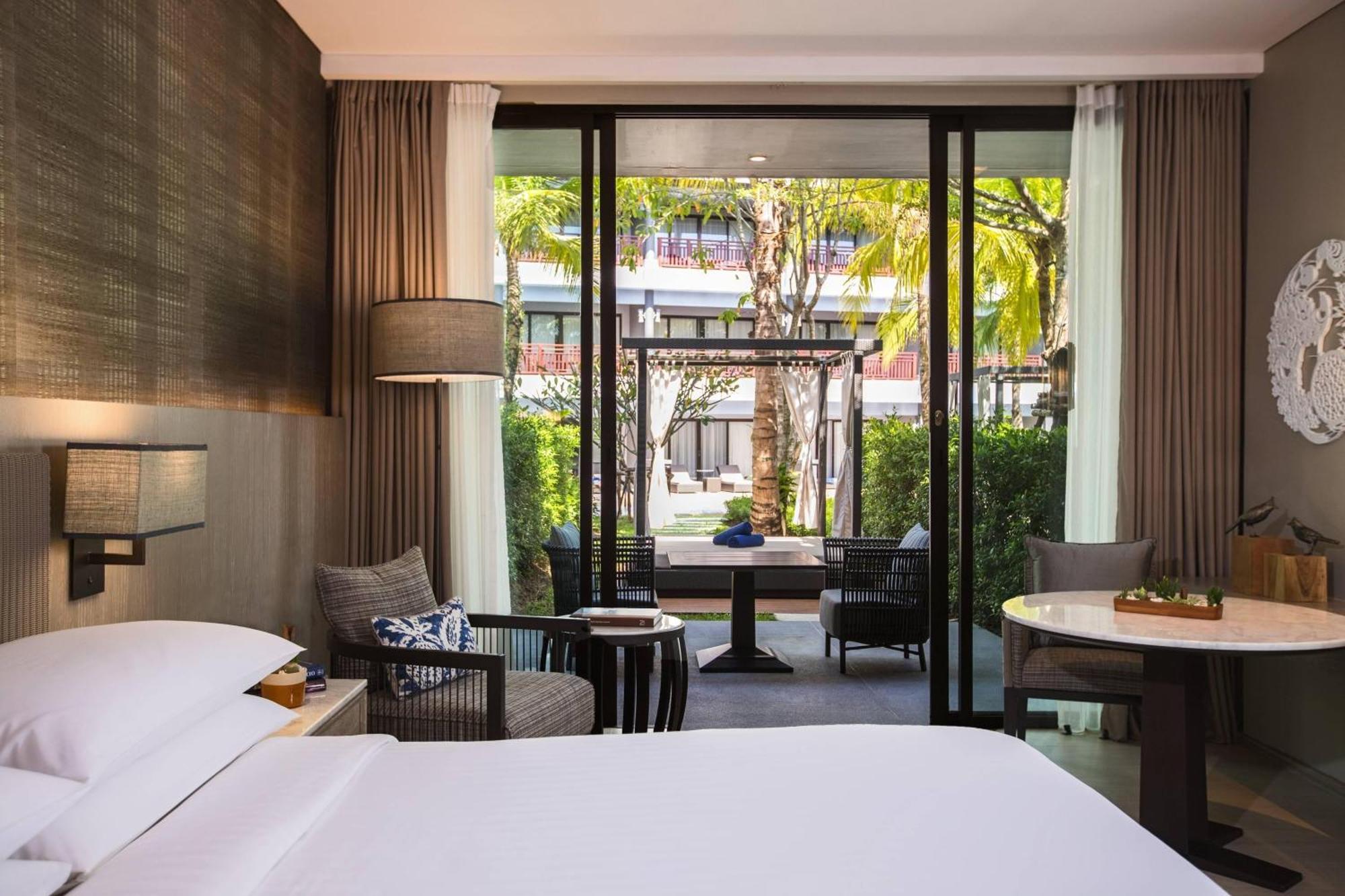Garden Cabana Pool Access Guest room 1 King Garden view