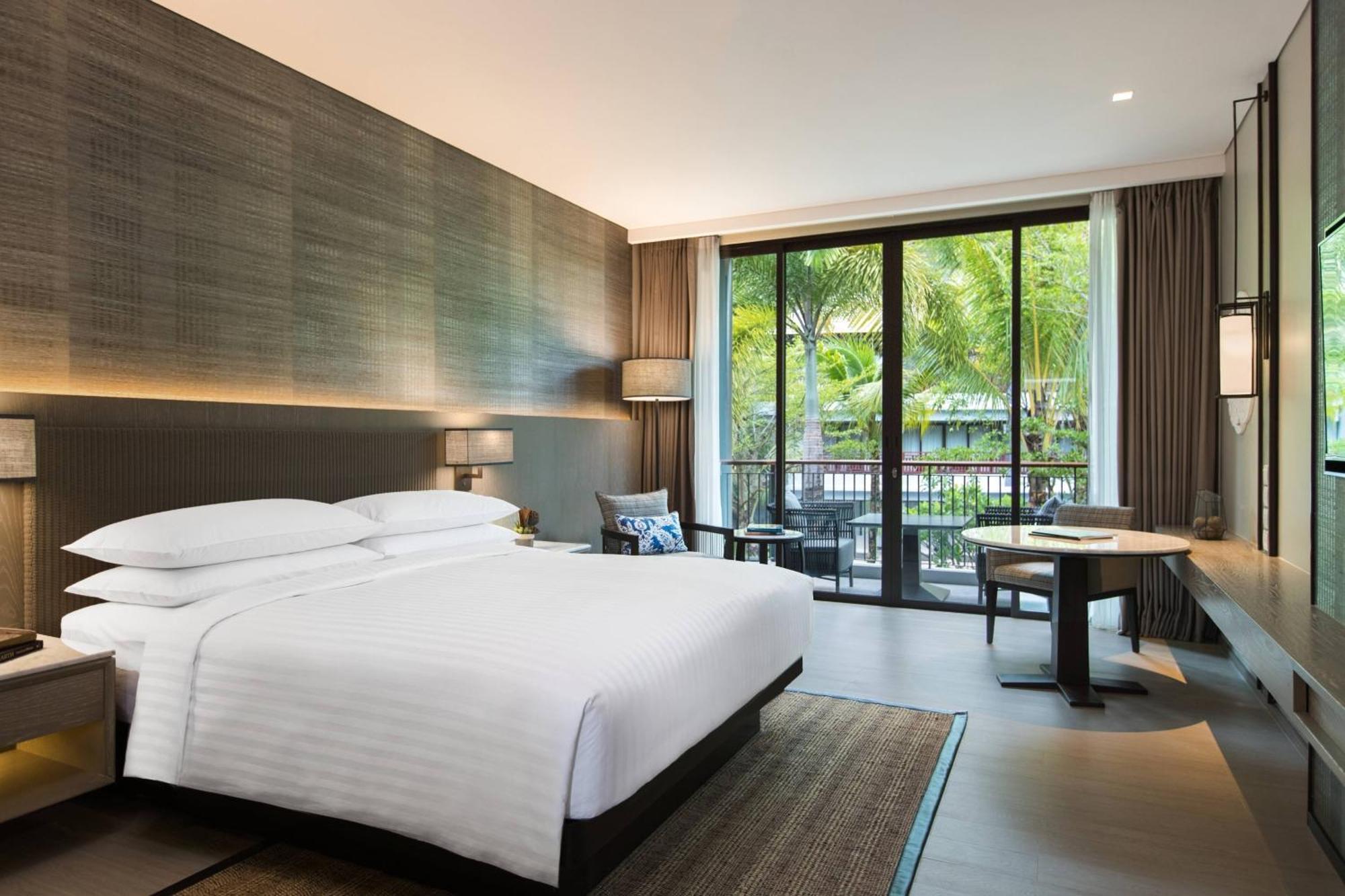Deluxe Room Guest room 1 King Balcony